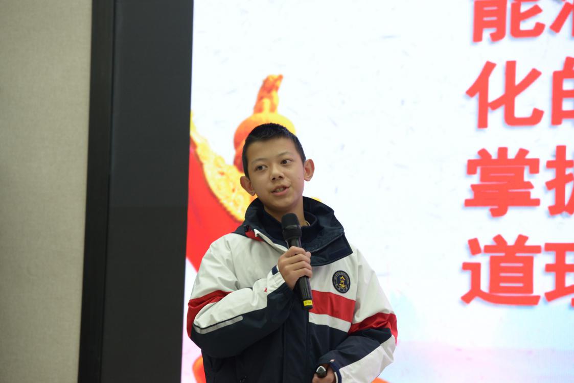 7·5班的張譯夫以增廣見聞為主題