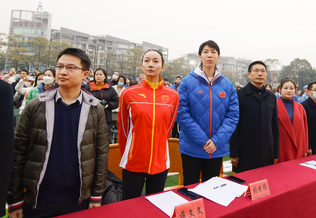 圖3 世界冠軍蔣文文、張曉雅蒞臨