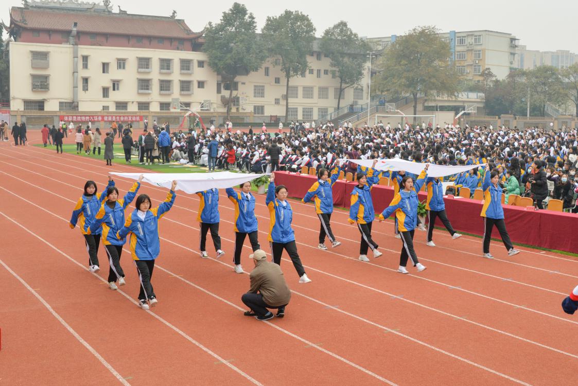 圖16 護送校旗入場