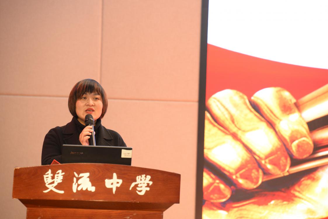 黨委委員張巧菊代表學(xué)校黨委進(jìn)行講話