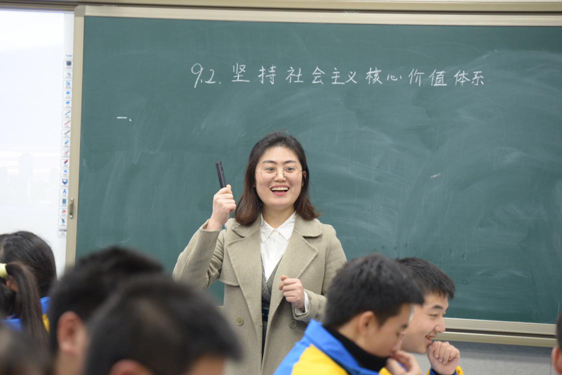 溫江中學(xué)梁婭老師授課