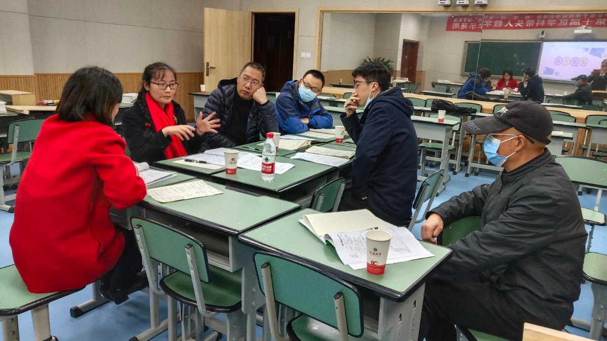 劉小芳老師對課堂進行指點