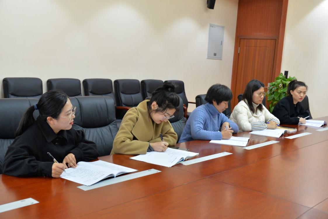 圖4 博士教師專業(yè)發(fā)展座談會