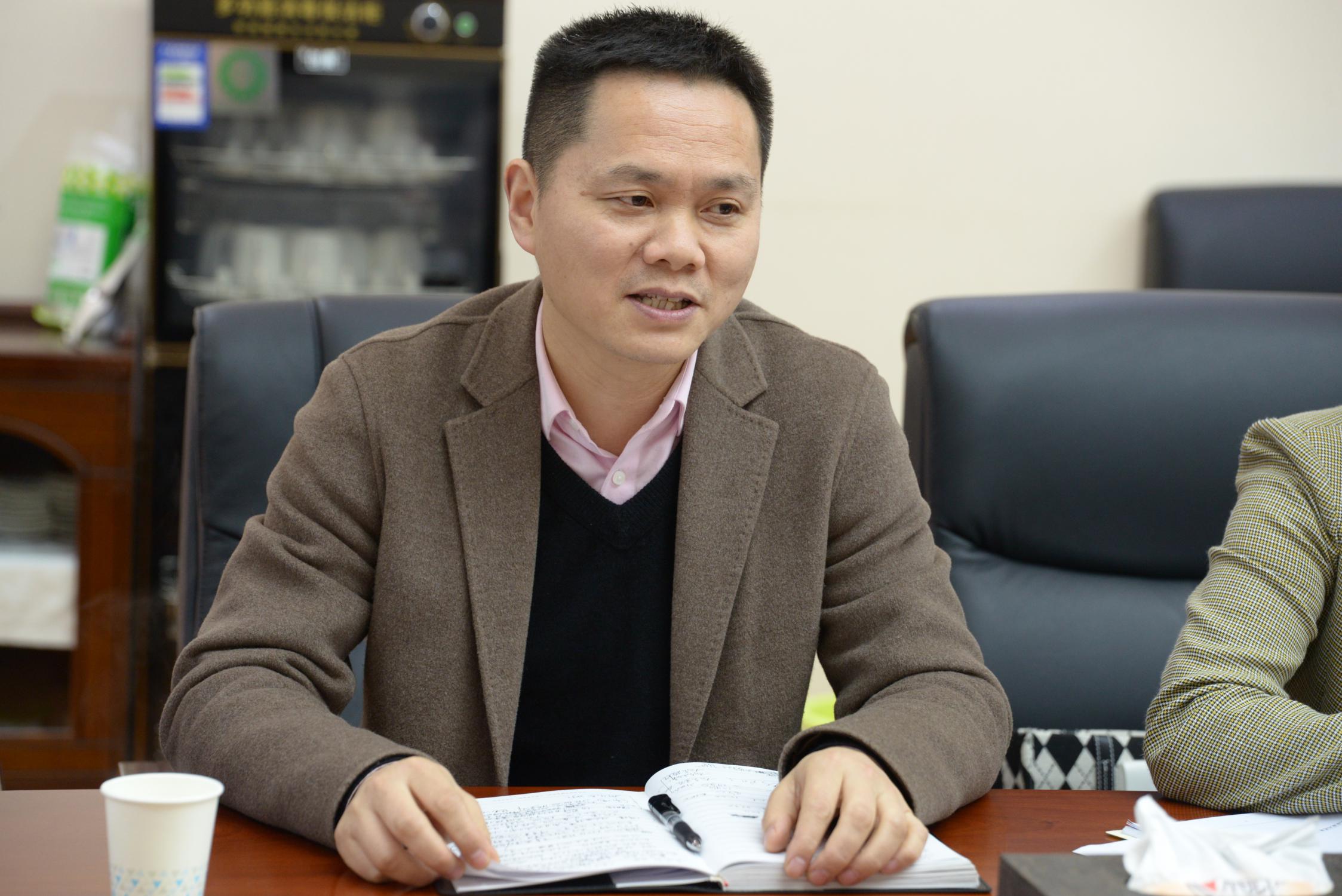 2022年3月22日，四川省雙流中學(xué)何興明生物名師工作室研培活動(dòng)成功舉行。(圖為 徐天福副校長(zhǎng)致辭）