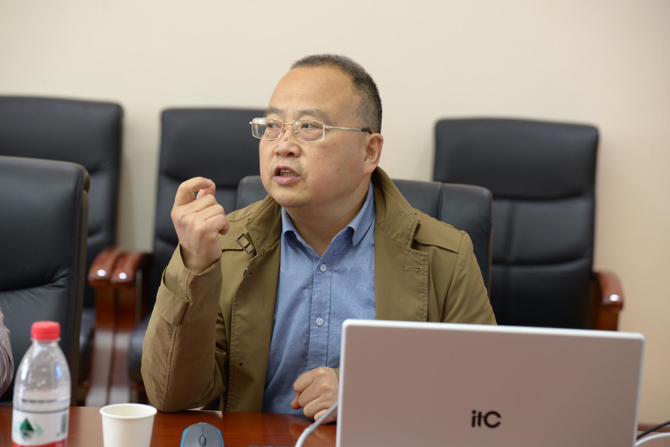 圖6 何興明老師