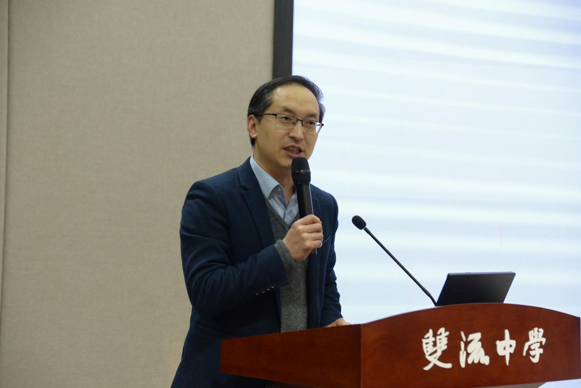 敬悅吾副教授為青年學(xué)生代表講授《歌聲中的兩彈精神——兩彈組歌欣賞》課程