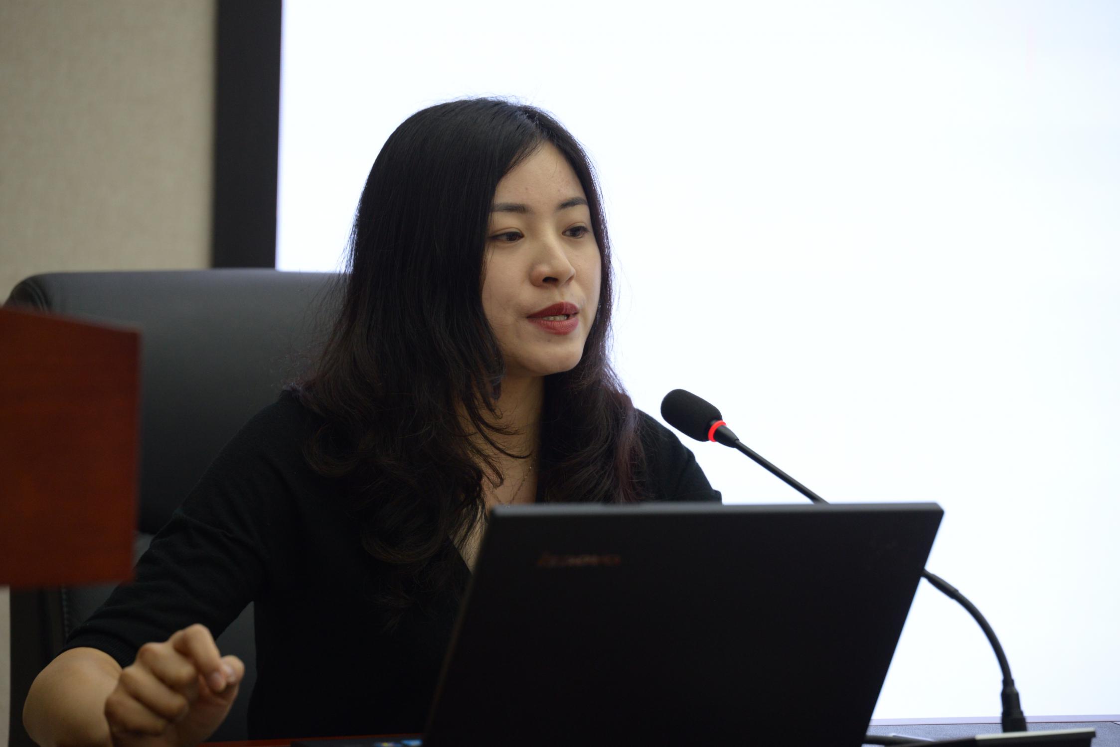 圖片9 李萍老師陳述課題開題報告