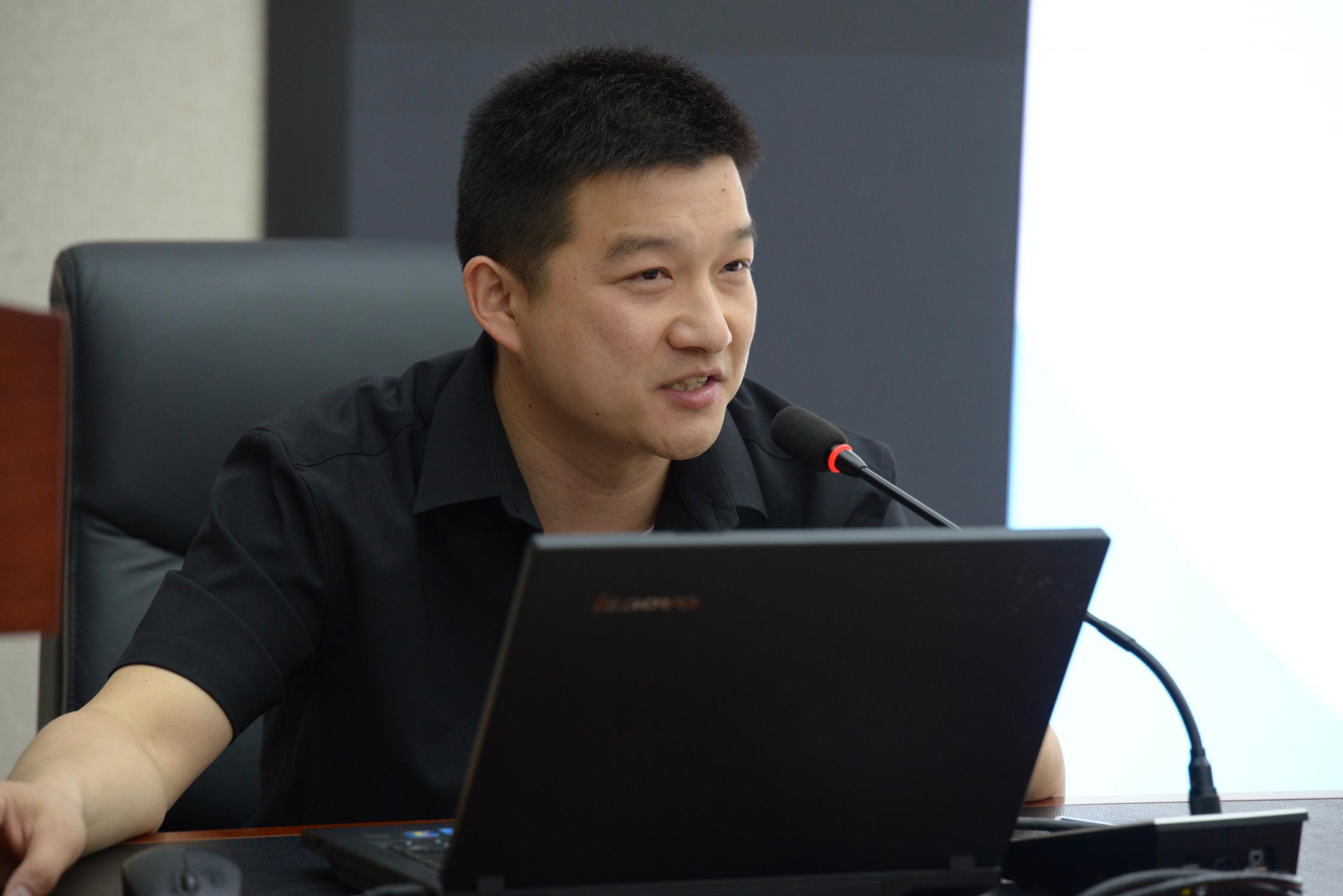 圖片10 魯航老師陳述課題開題報告