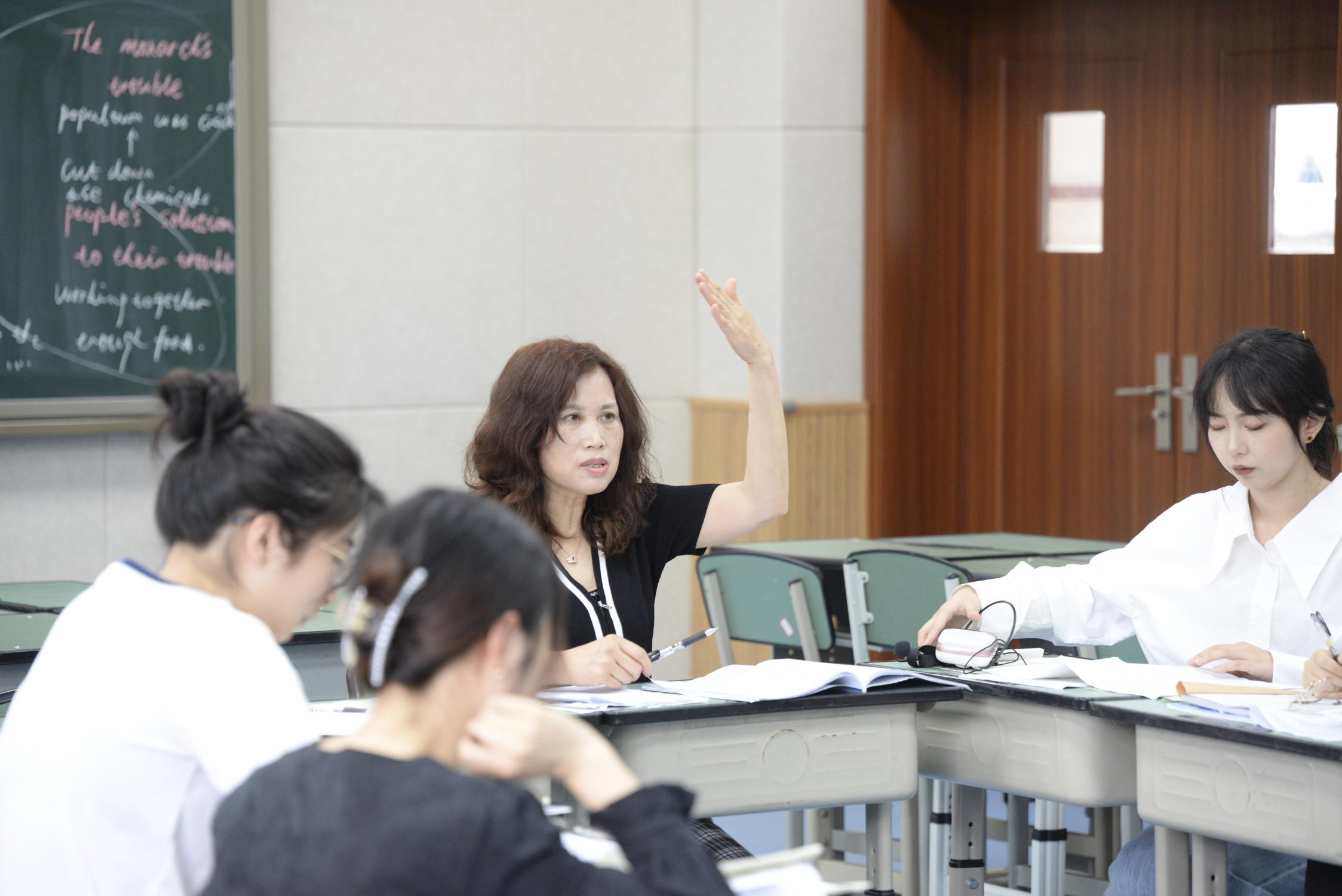 李元芳主持議課