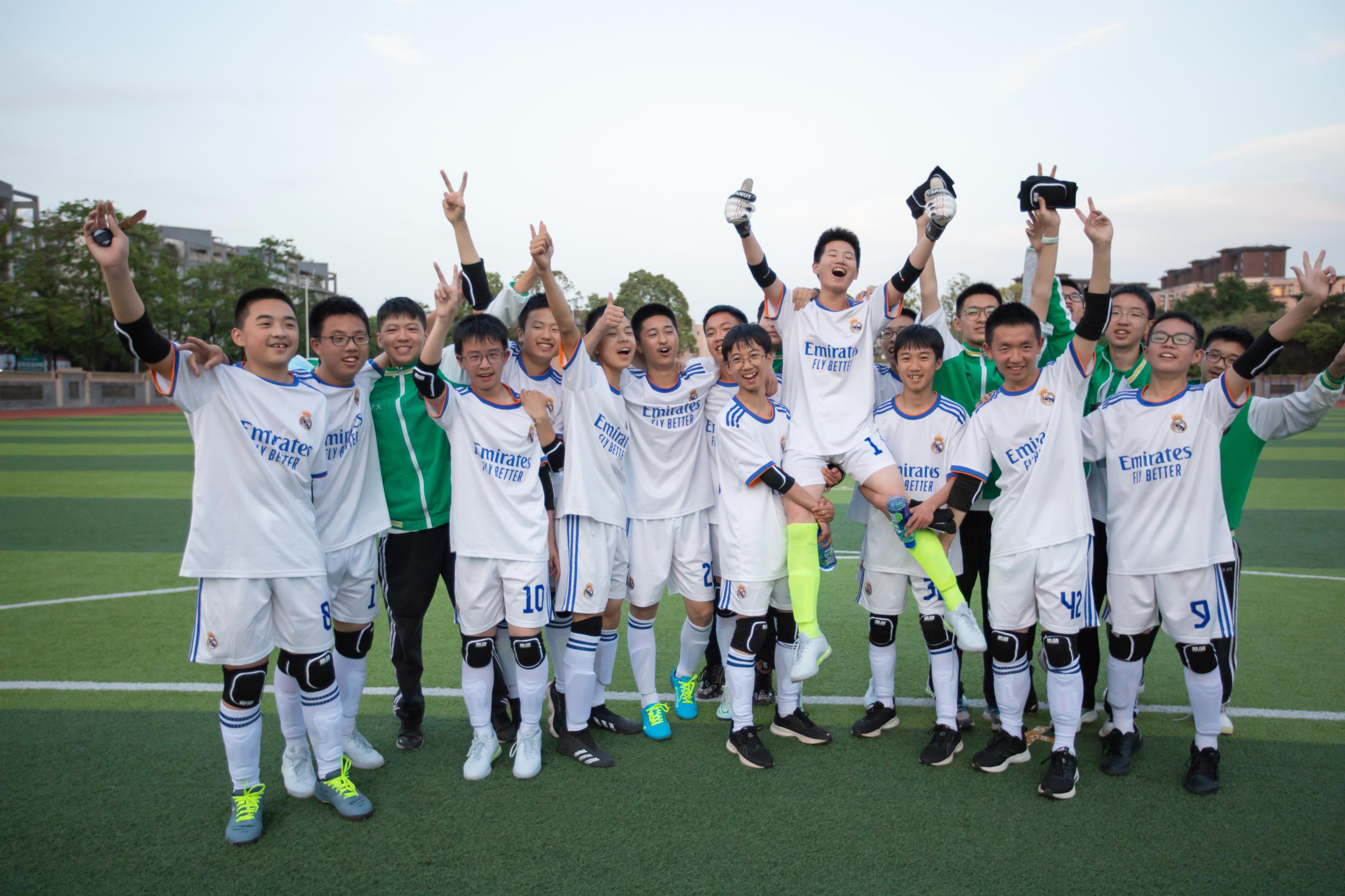 最終，憑借點球大戰(zhàn)，1班取勝·