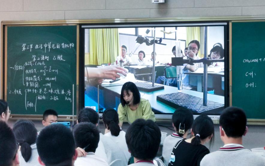 圖1  工作室黃艷麗教師上課