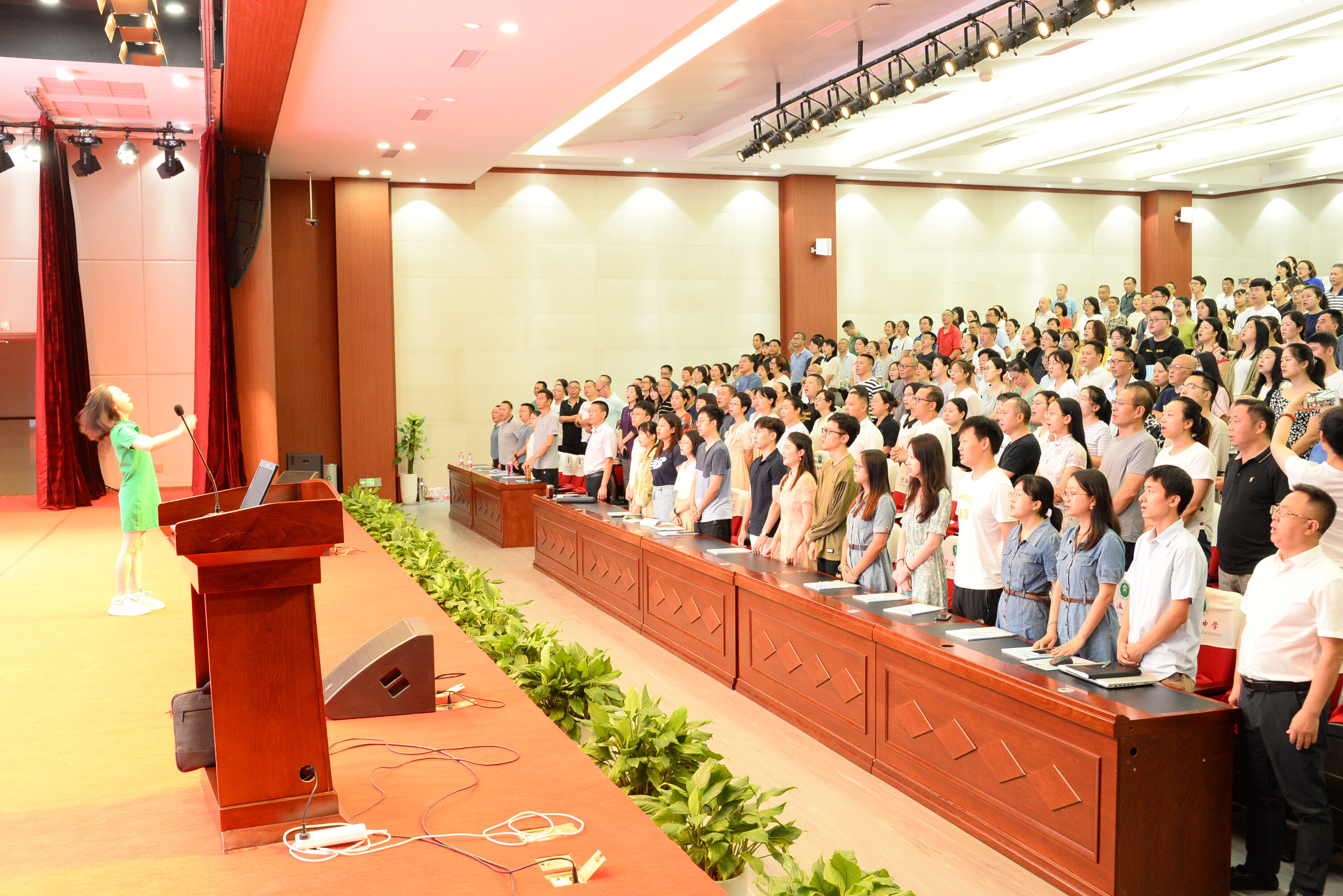 圖2 齊唱雙中校歌，銘記雙中精神