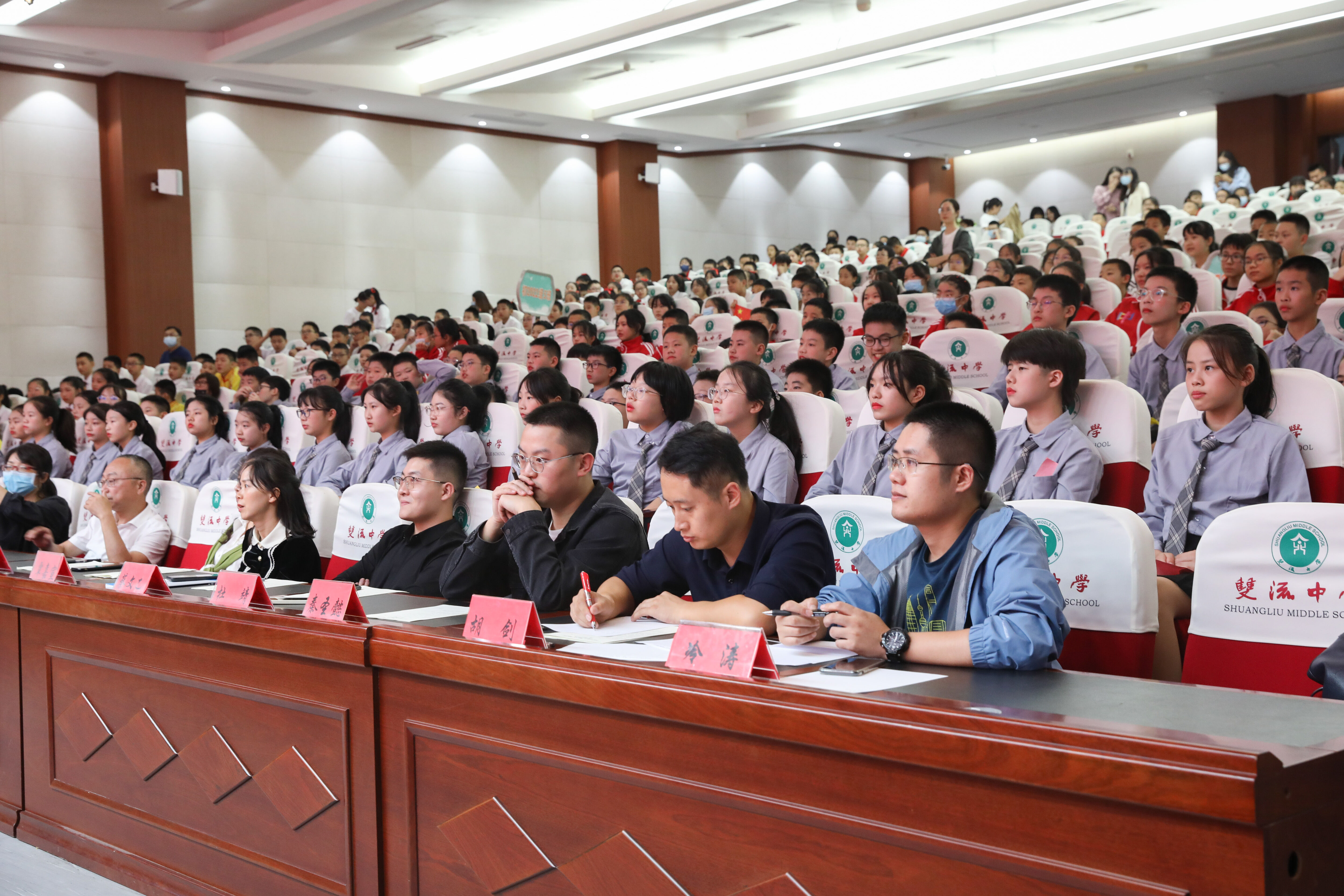 B：出席嘉賓及評(píng)委