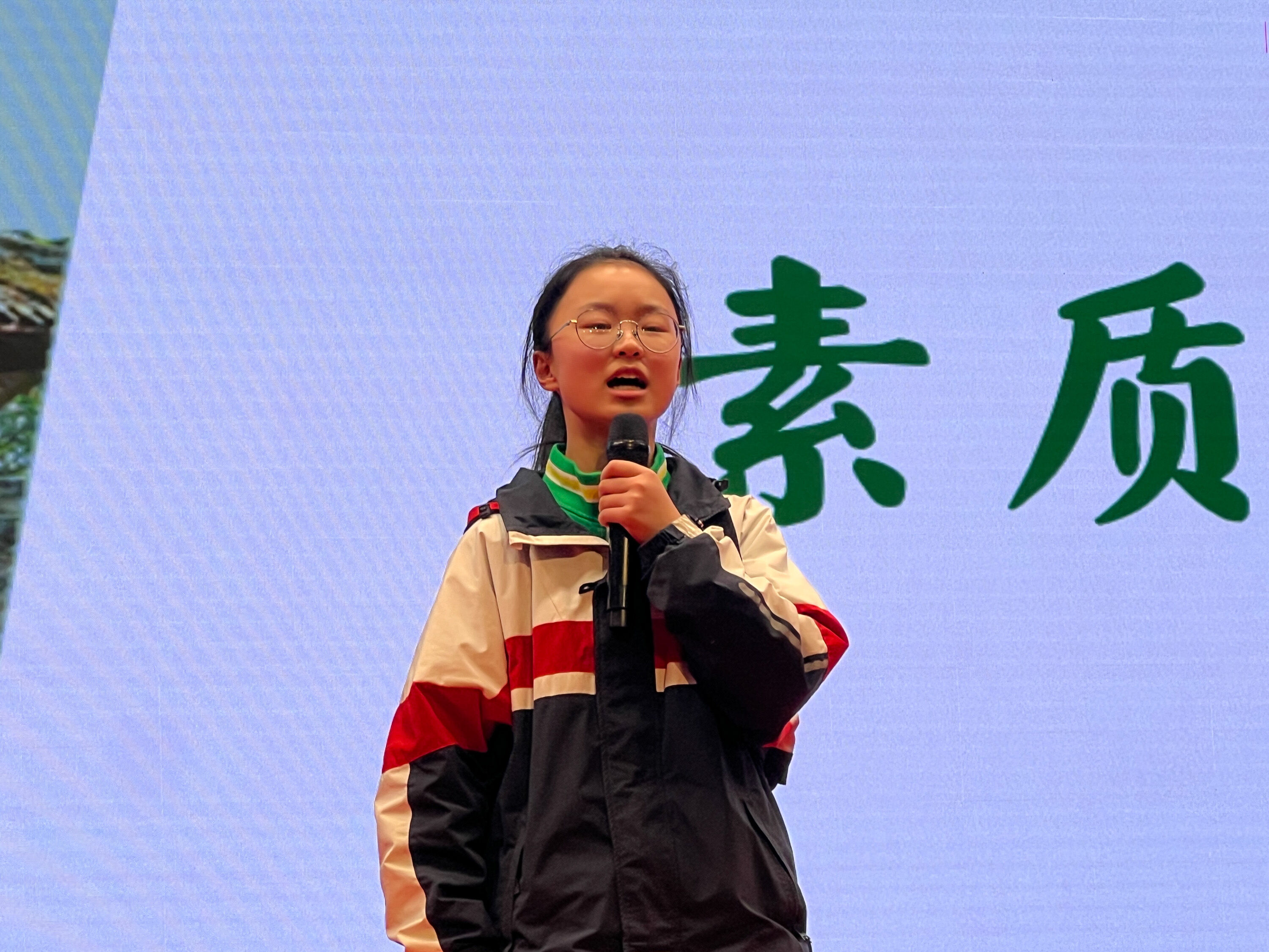 8號選手講述這十年來中國在民生、生態(tài)和創(chuàng)新三方面交出的答卷