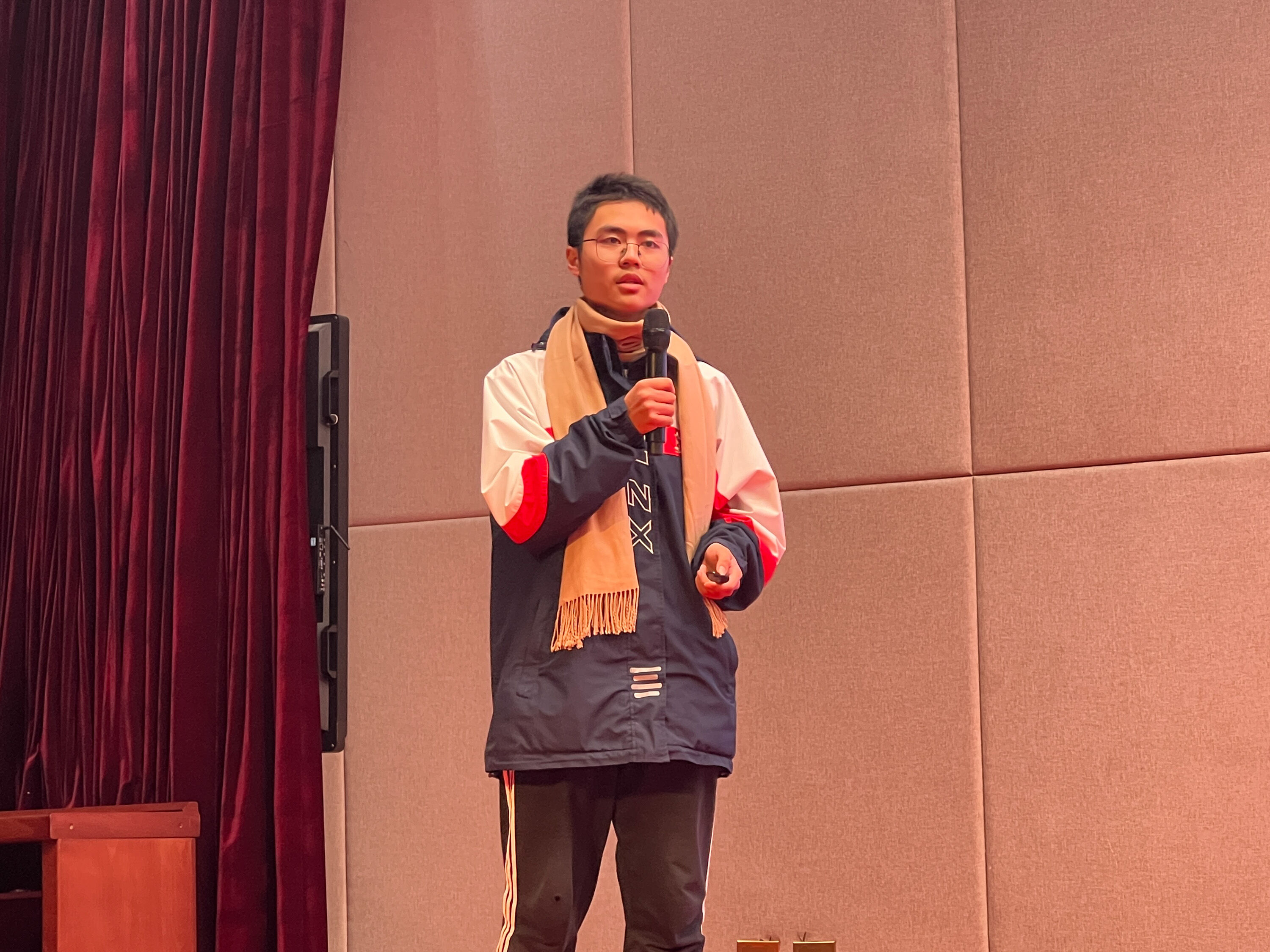 9號選手展示了中國這十年以來的坎坷