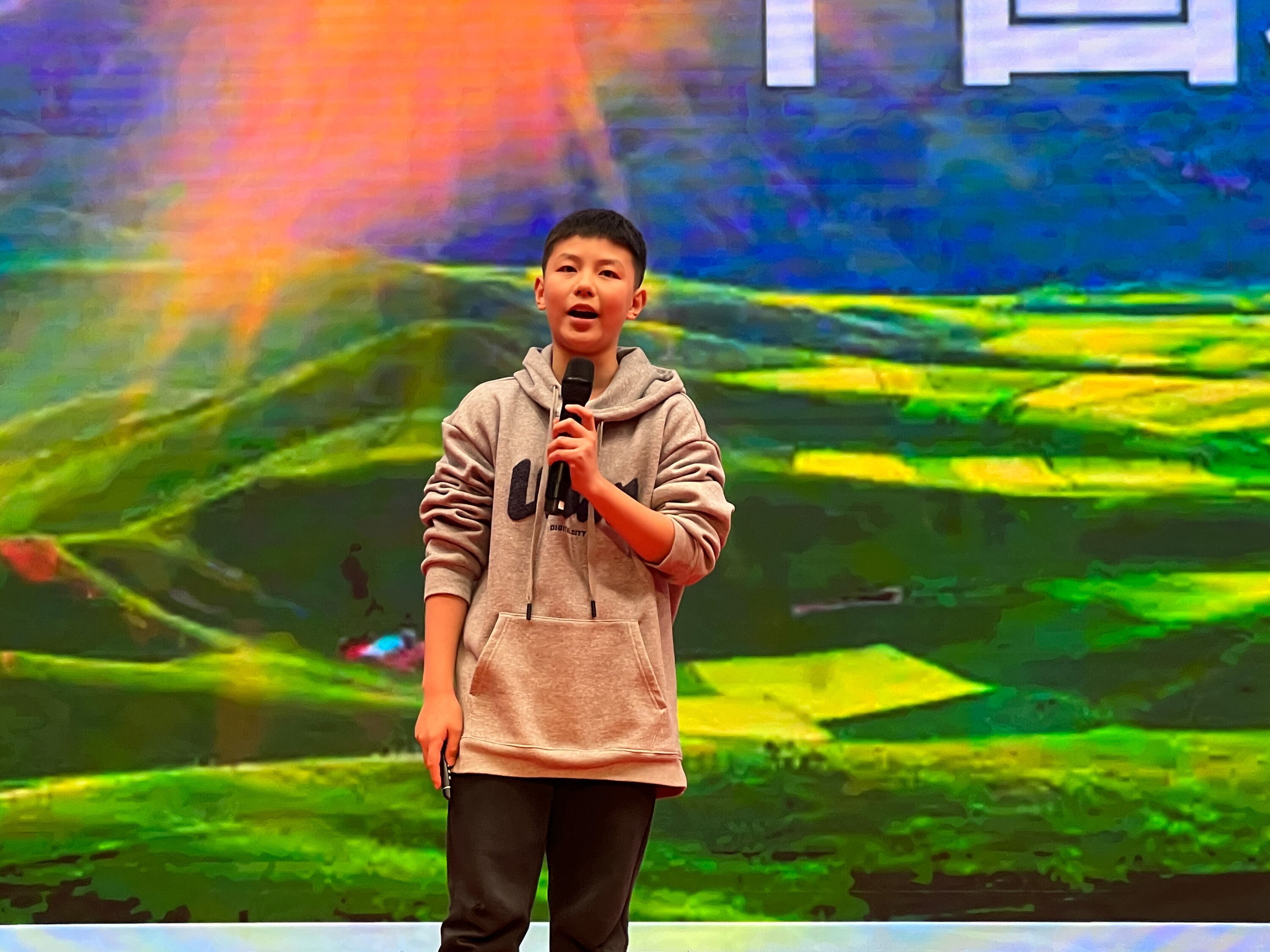 10號選手講述了中國這十年以來方方面面的發(fā)展