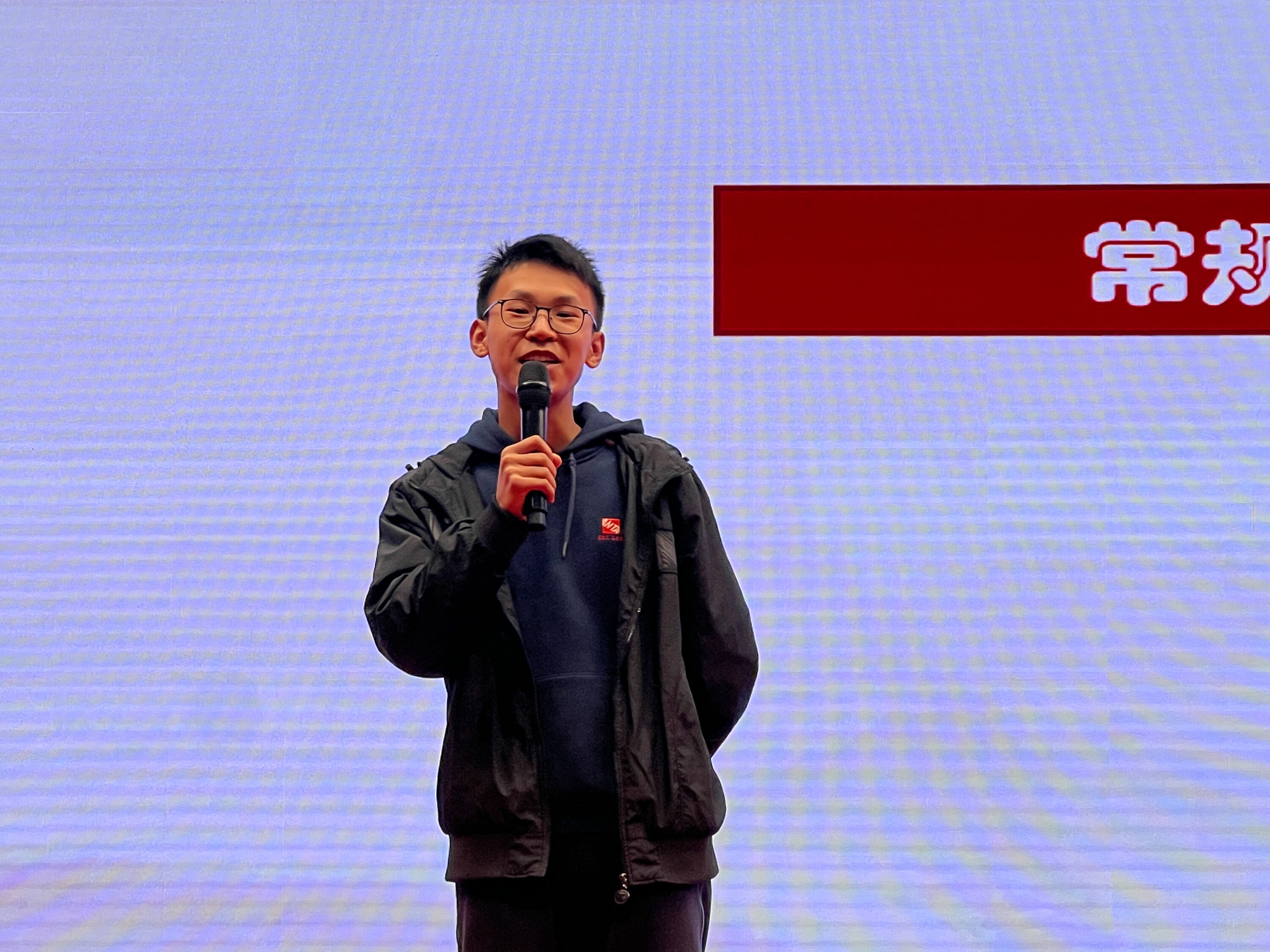 12號選手列舉了新中國成立以來主要的外交事跡