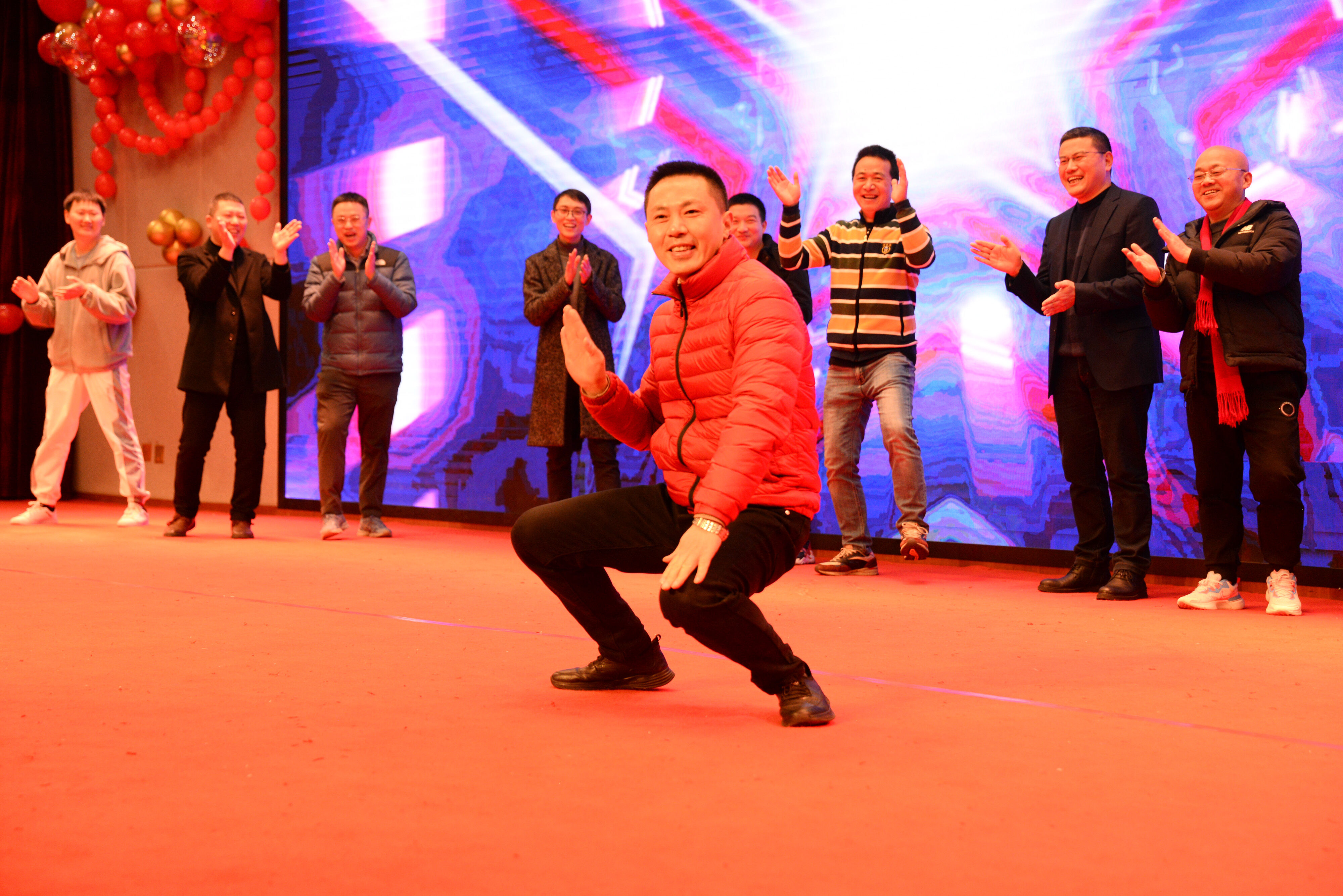 圖片5 大叔組舞蹈引全場喝彩