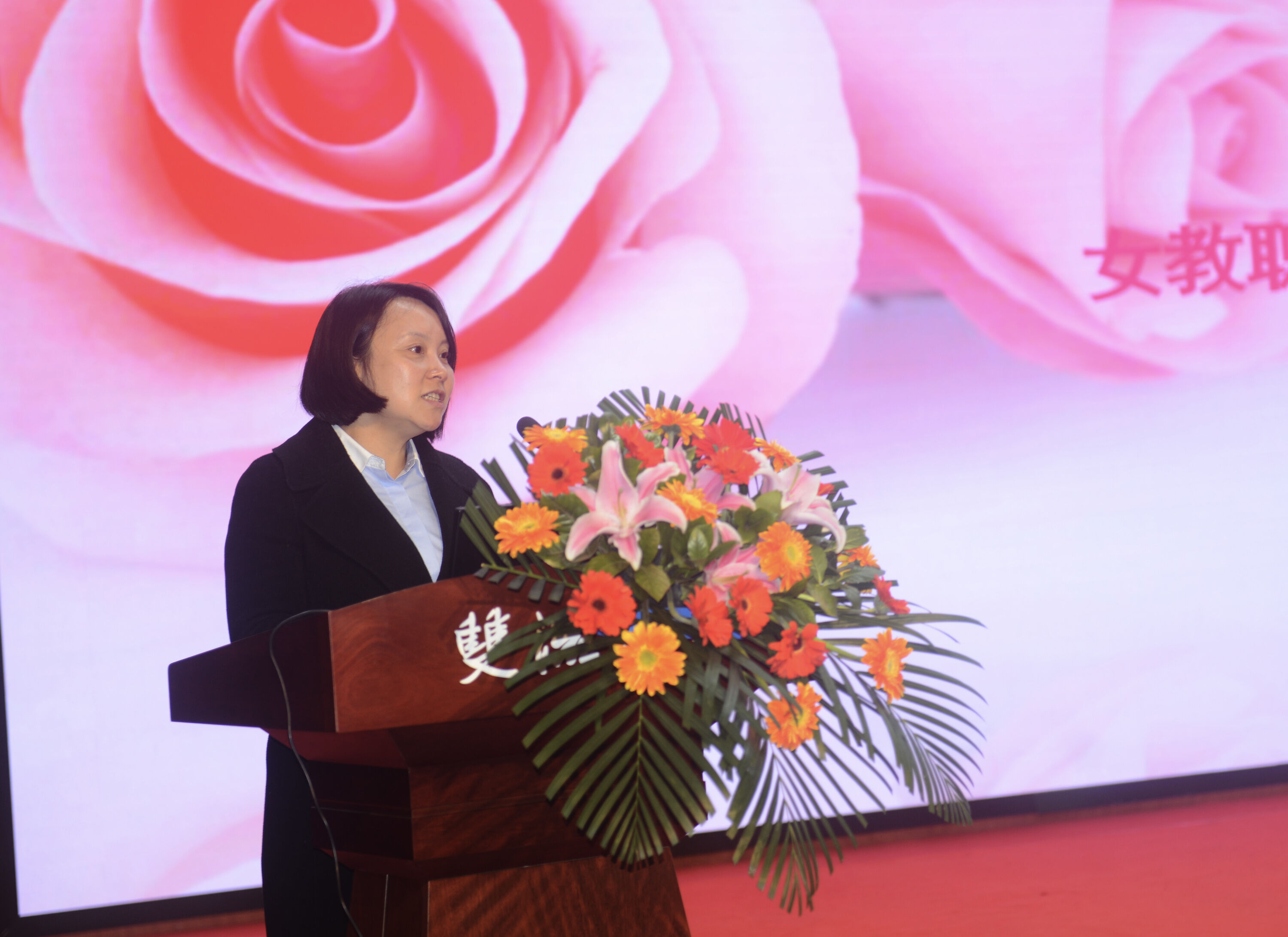 郭俊梅老師作為 “巾幗文明崗”優(yōu)秀代表做了發(fā)言