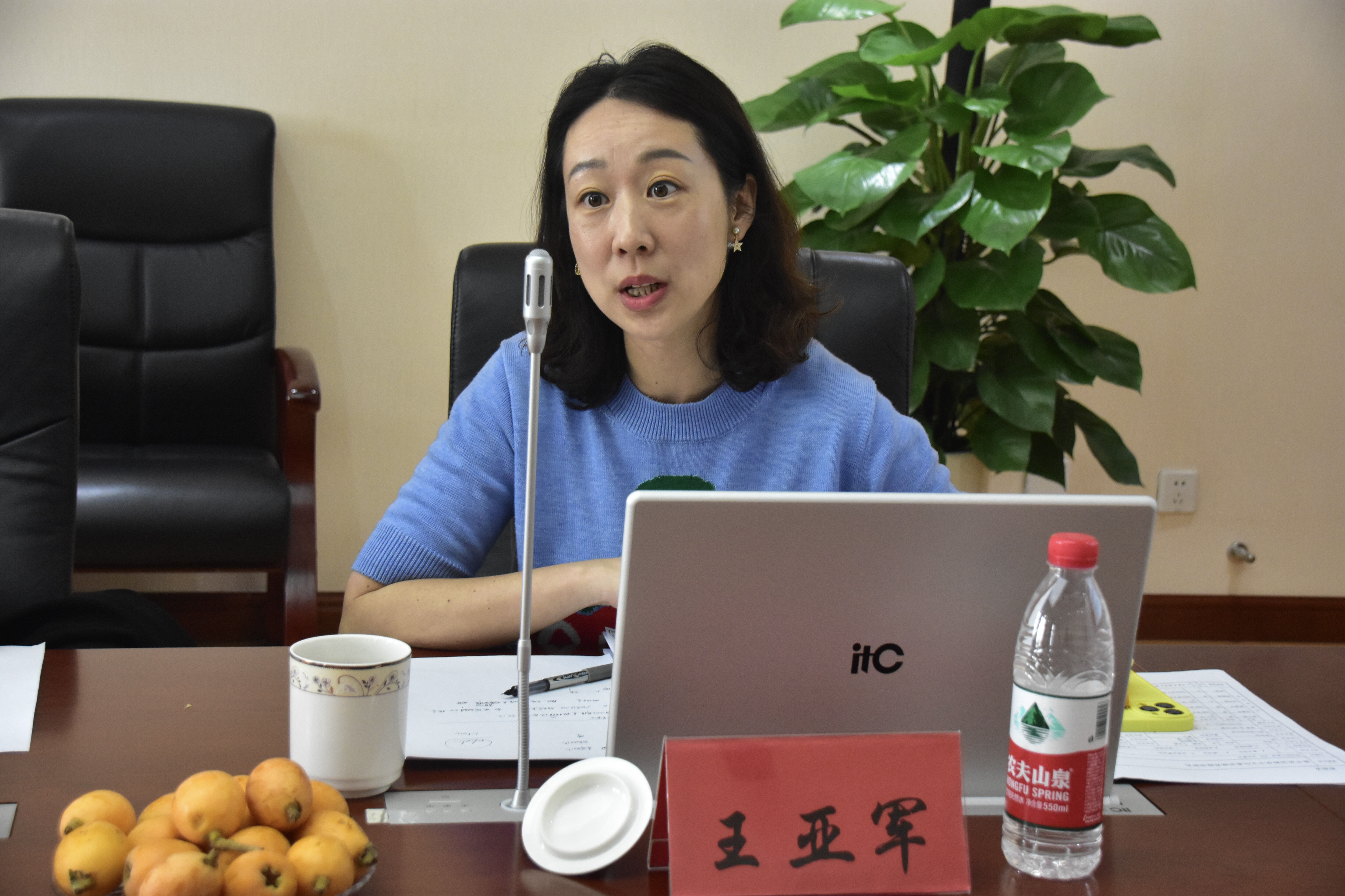 圖7 四川師范大學(xué)基礎(chǔ)教育課程研究中心副主任王亞軍作指導(dǎo)