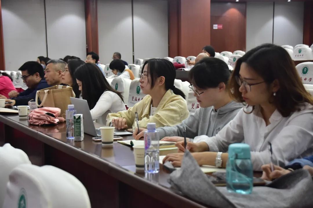 教研活動(dòng)現(xiàn)場(chǎng)