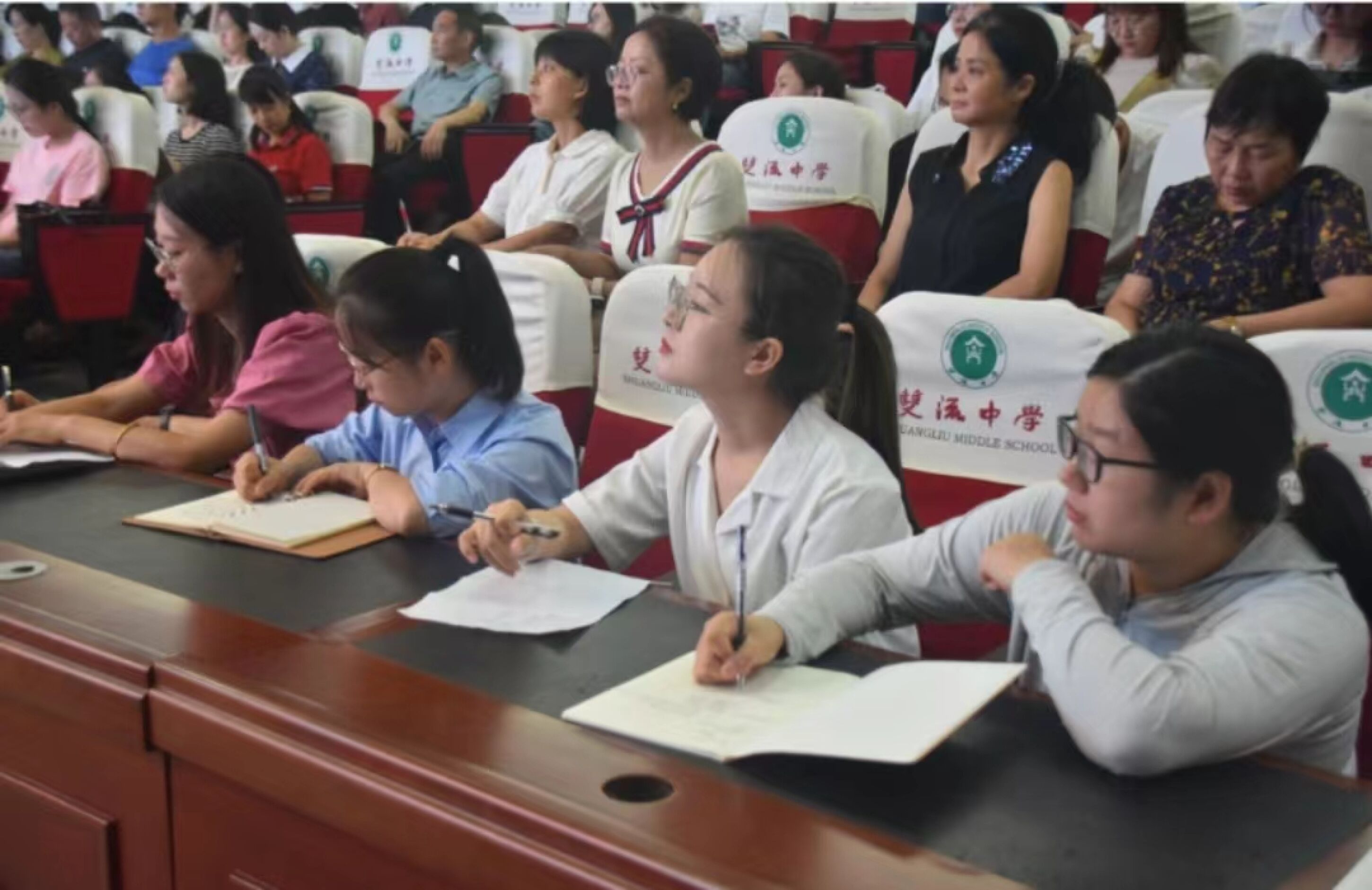 圖片三 新教師問好