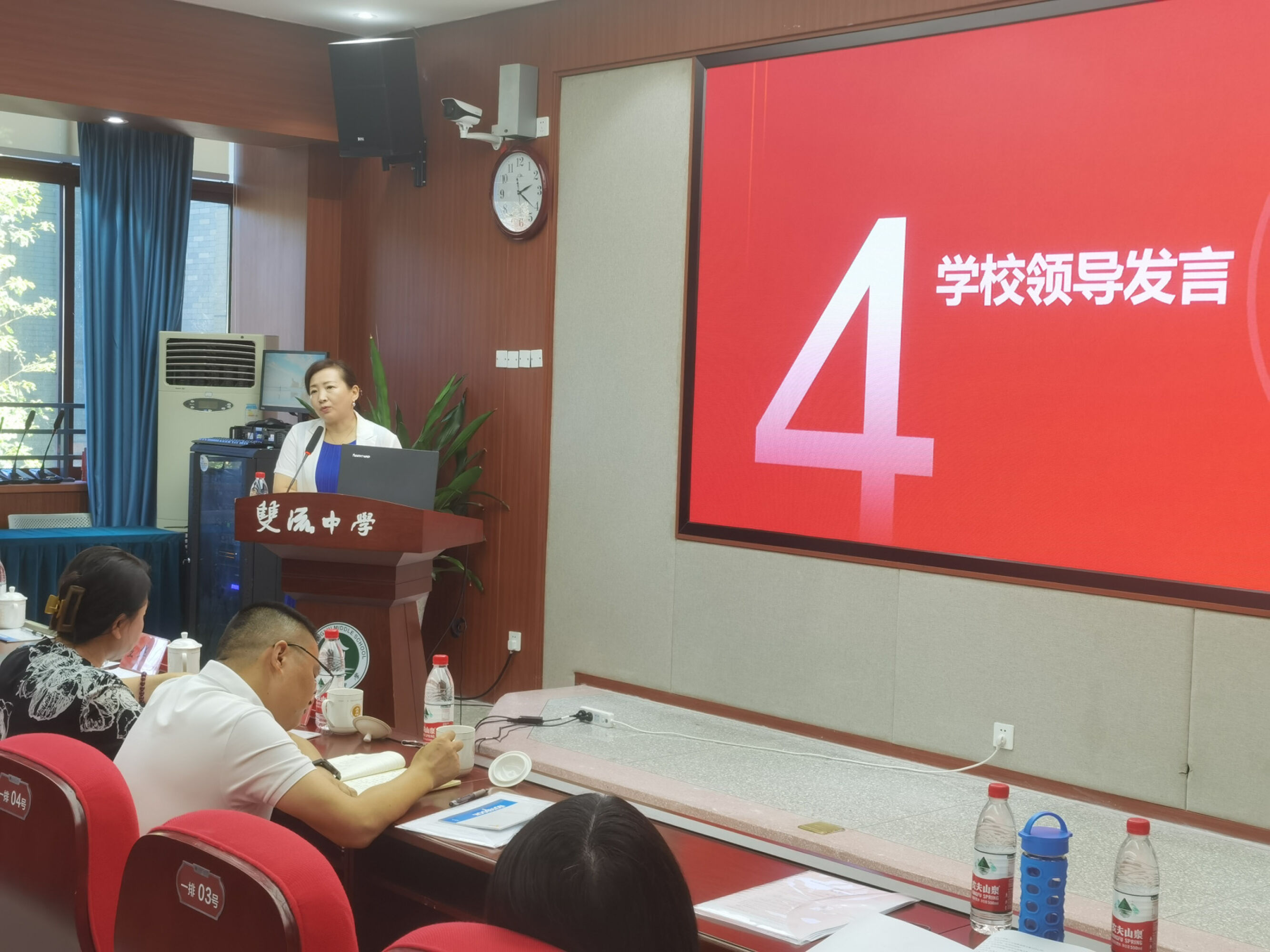 圖12黨委副書記、副校長譚紅