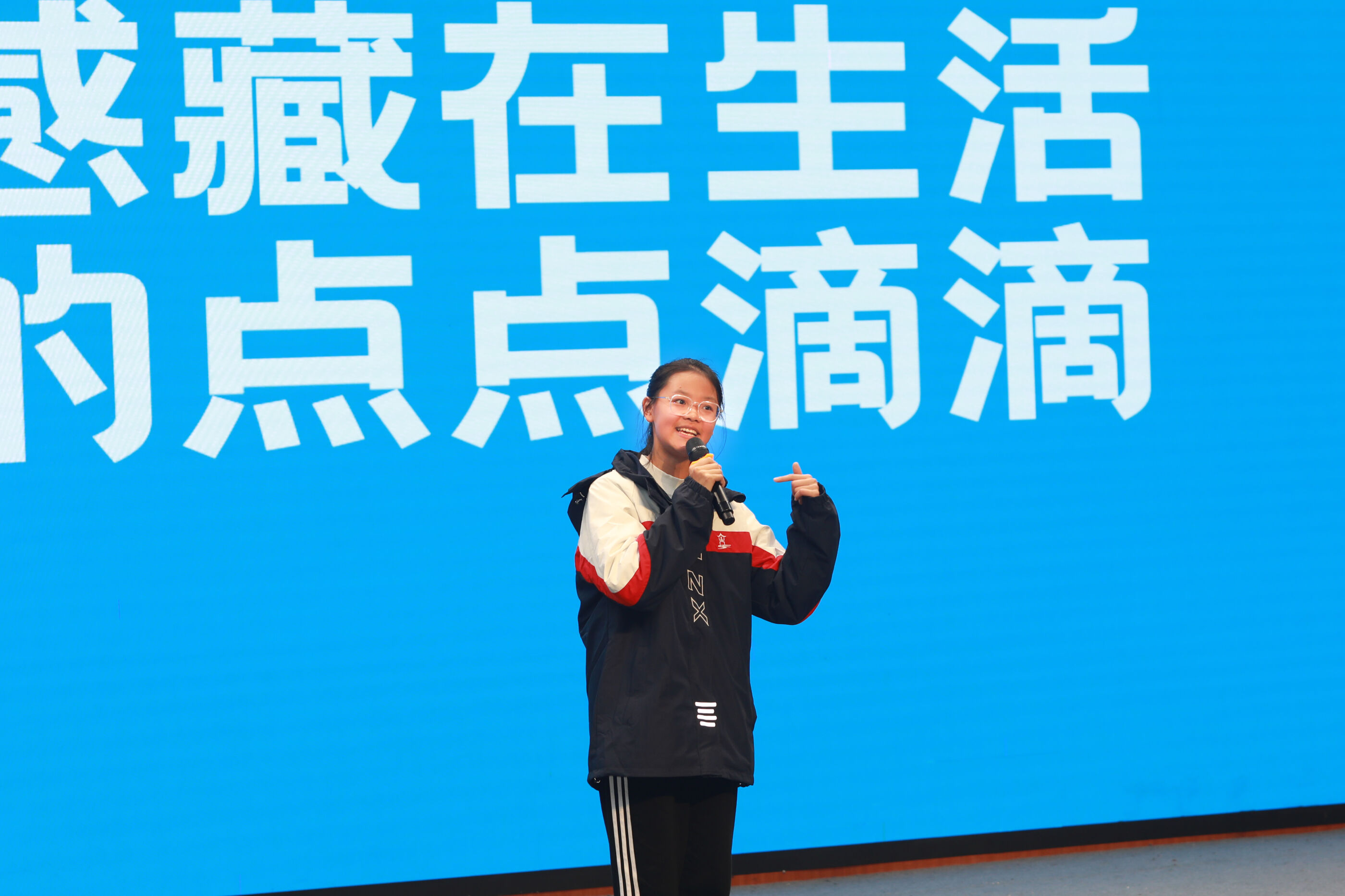 彭歆妮演講《見眾人之所見，思無人之所思》