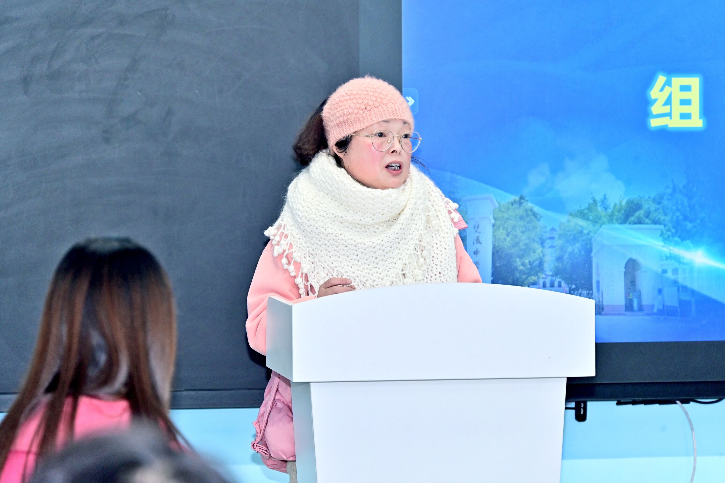 芯谷初中語文教研組長鄔志英評課