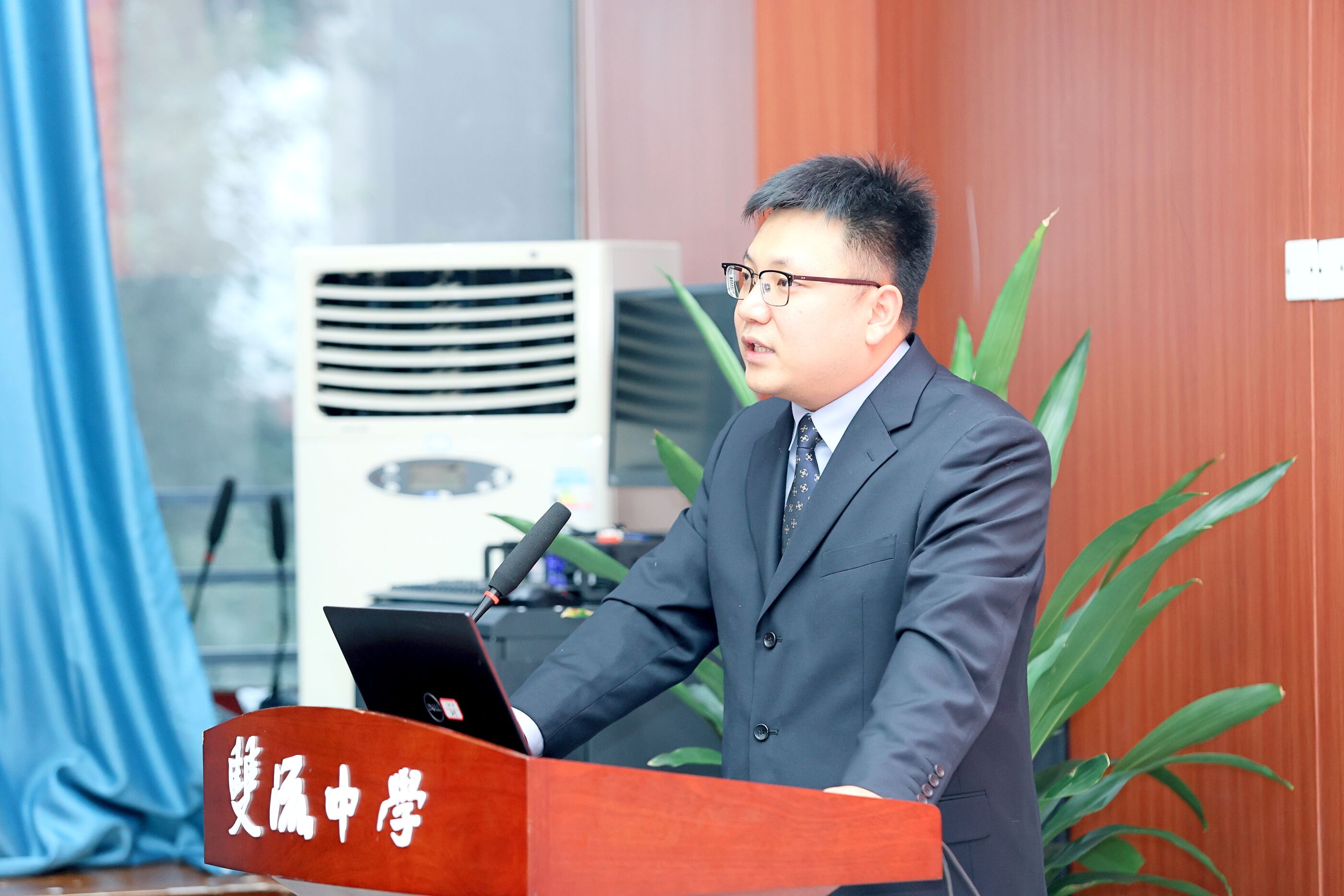 立格實(shí)驗(yàn)學(xué)校楊四維老師說(shuō)課