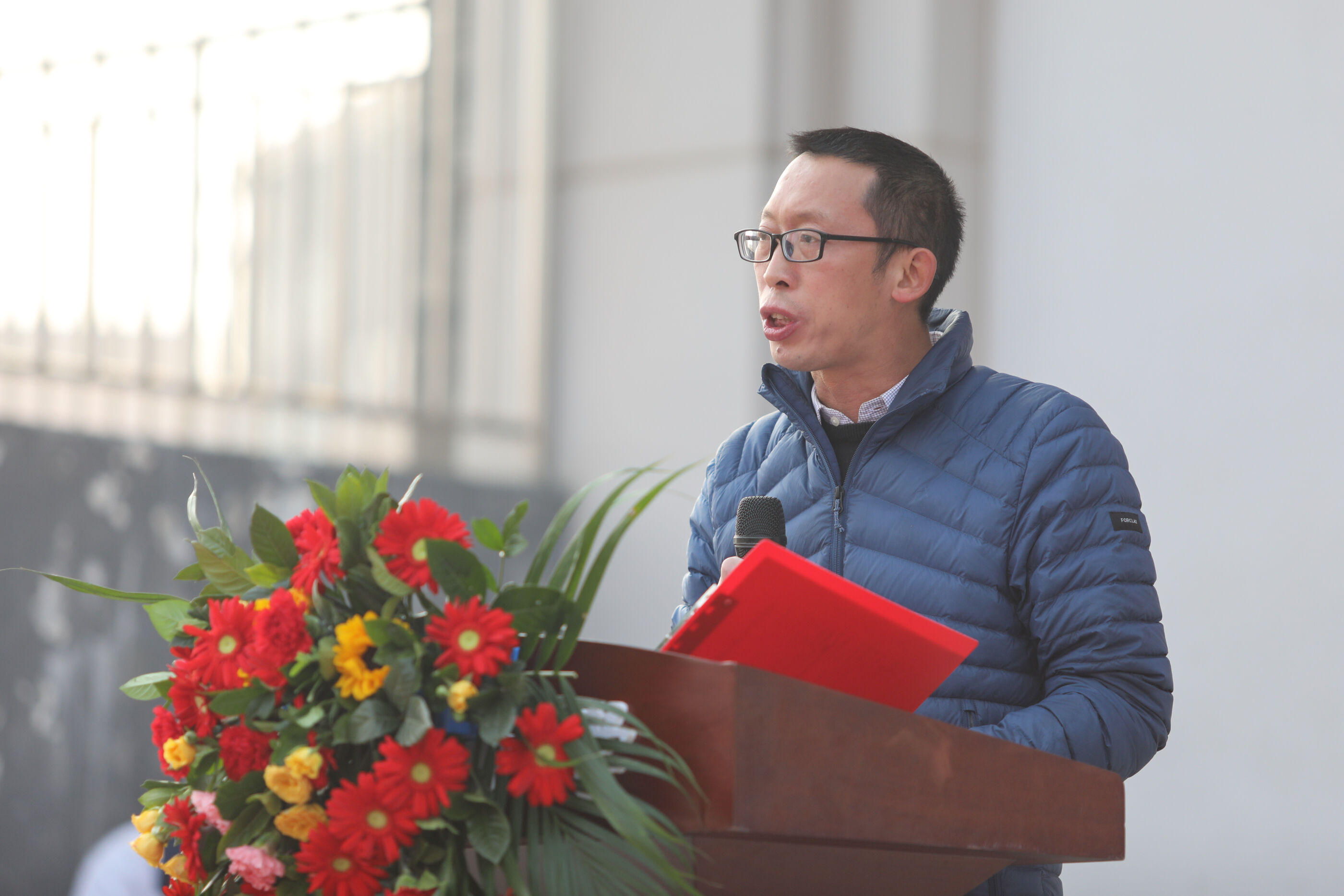 學(xué)校信息中心主任姚光橋作總結(jié)發(fā)言