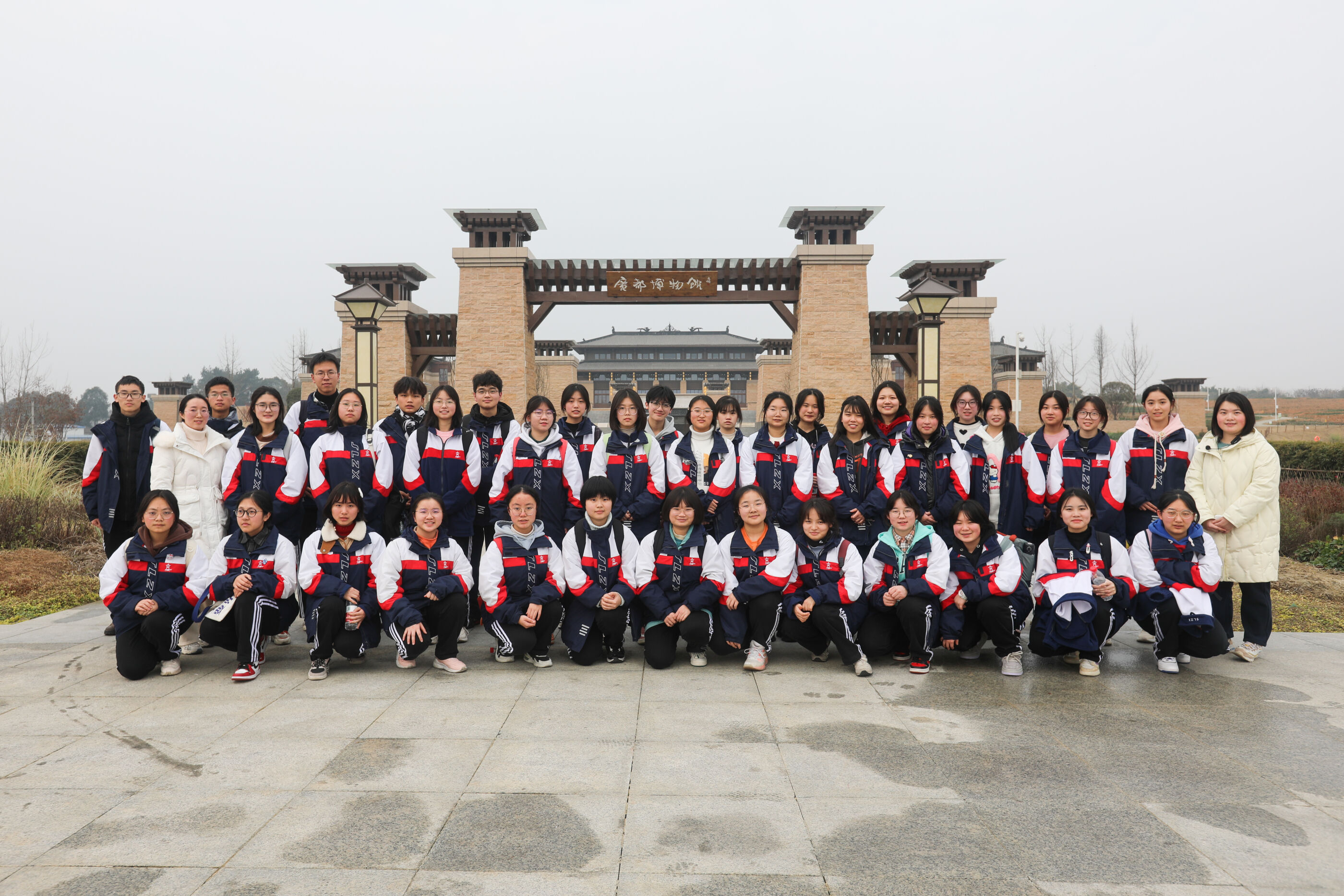 廣都博物館前合影