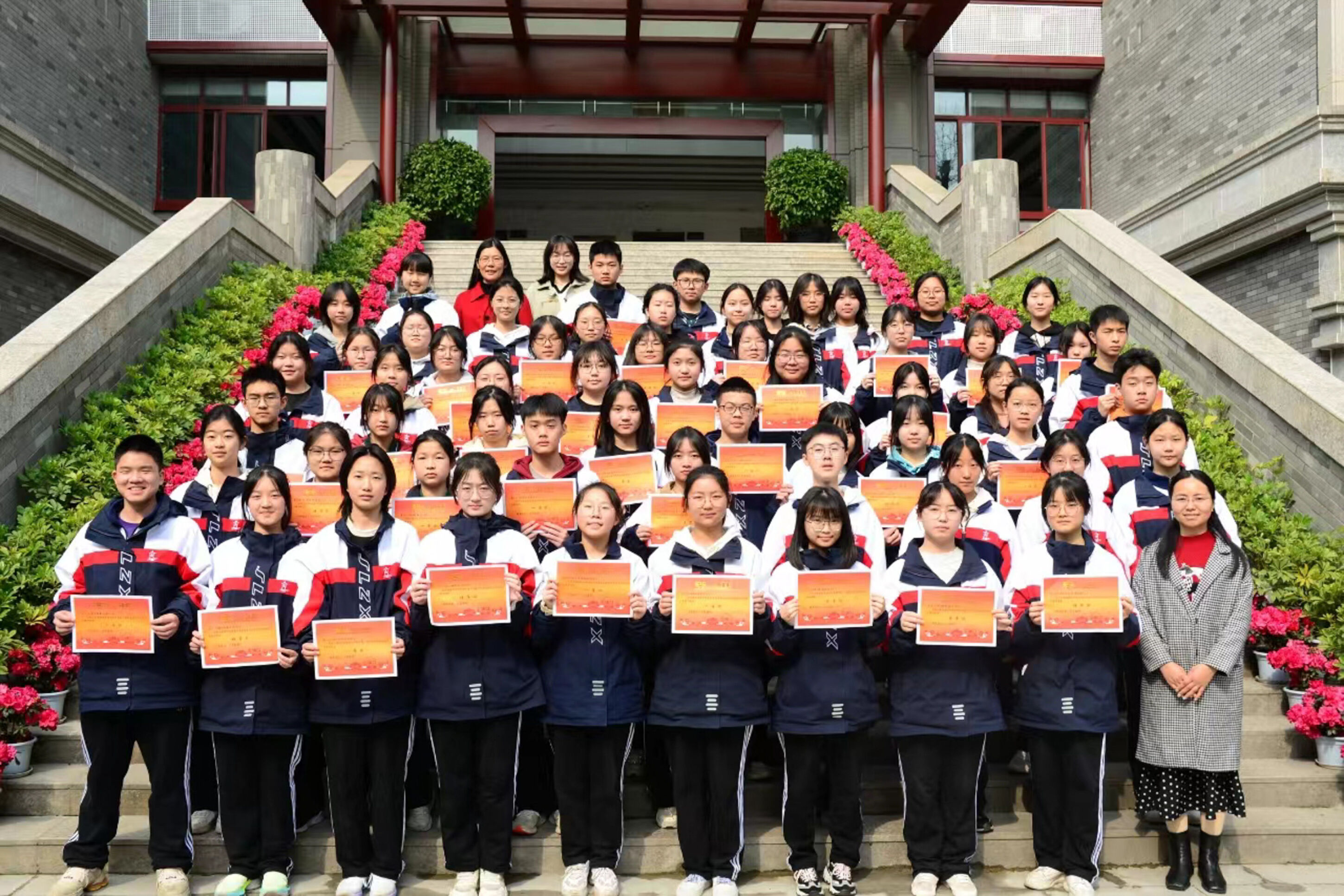 14、高一年級獲獎同學(xué)合影留念