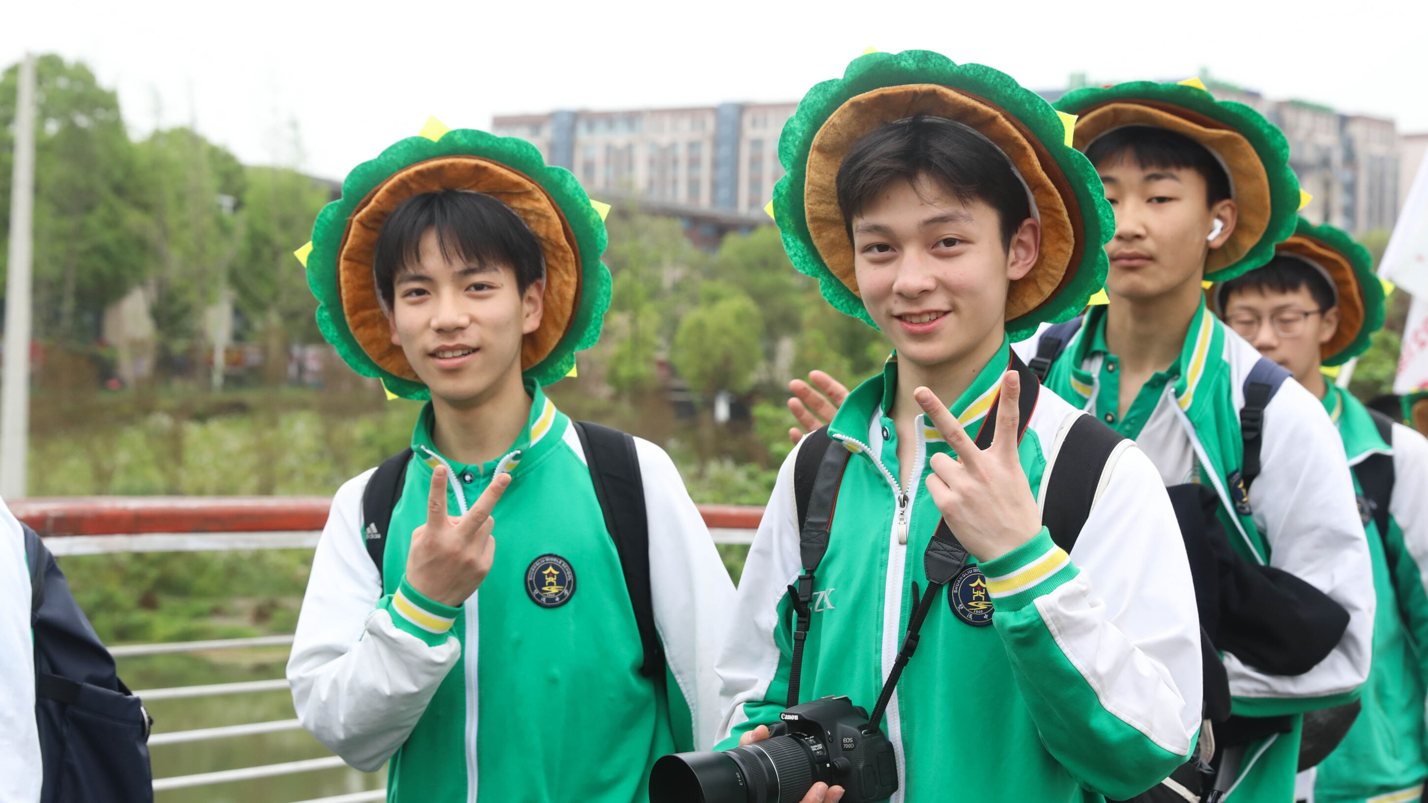 圖8意氣風發(fā)的同學們