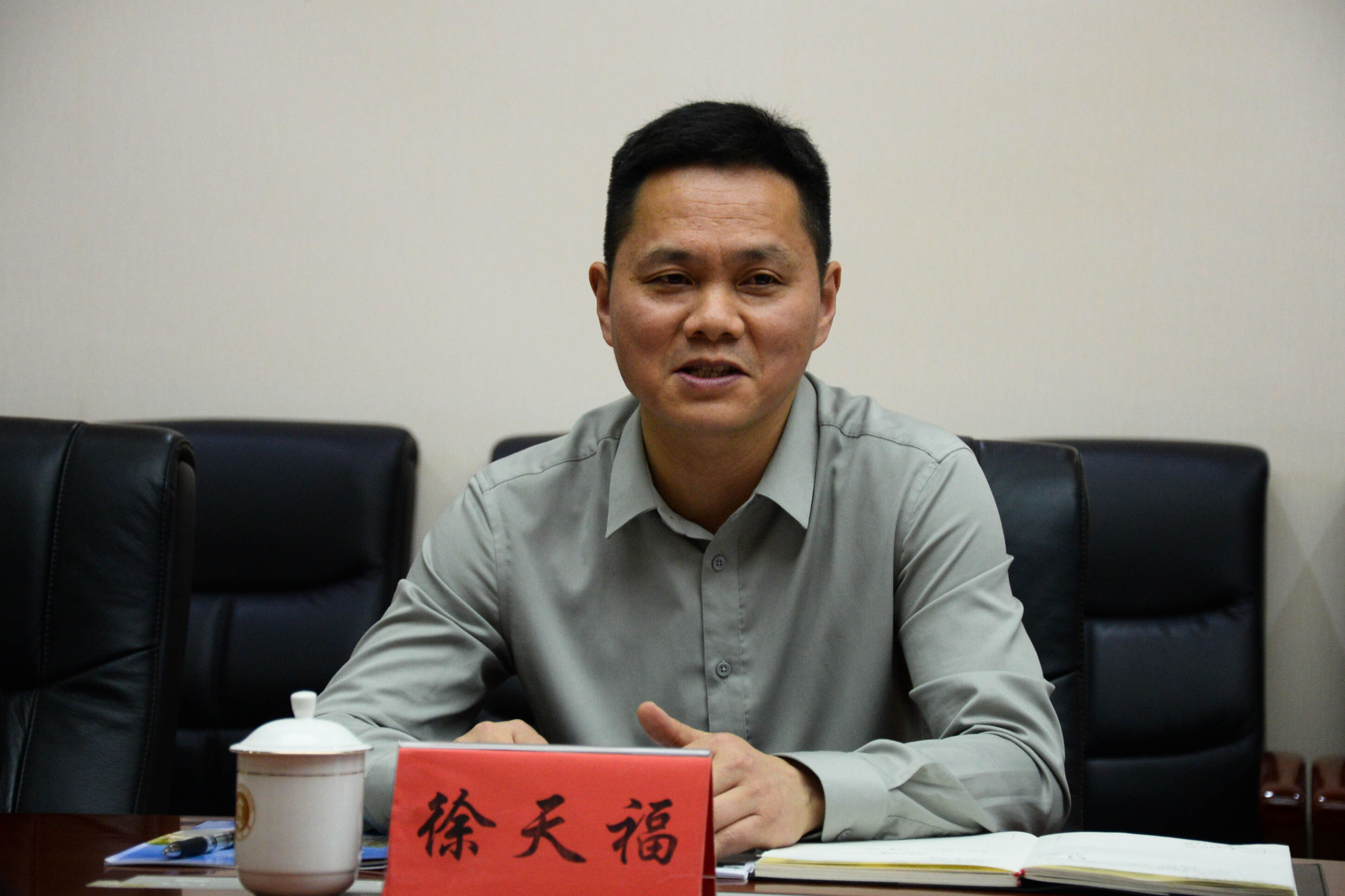 圖2 雙流中學(xué)副校長(zhǎng)徐天福致歡迎詞