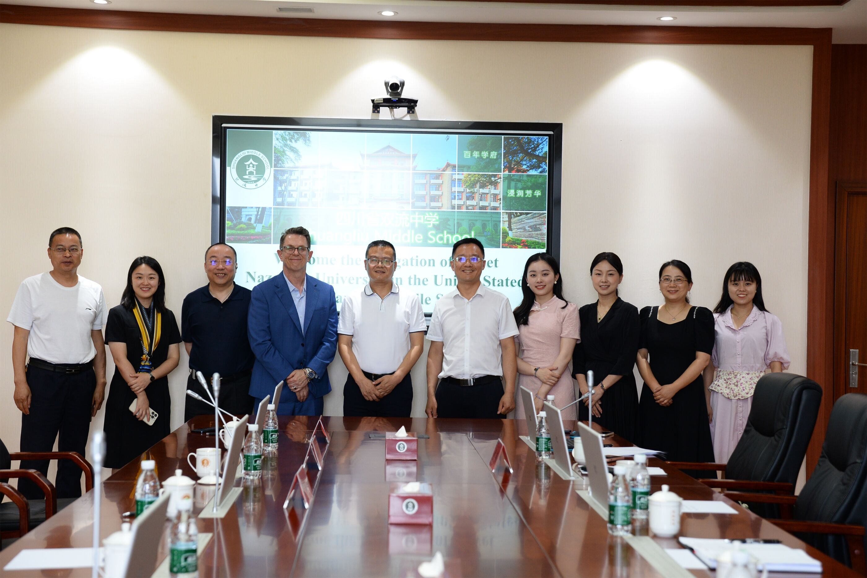 11、雙方座談會(huì)結(jié)束后會(huì)議室留影