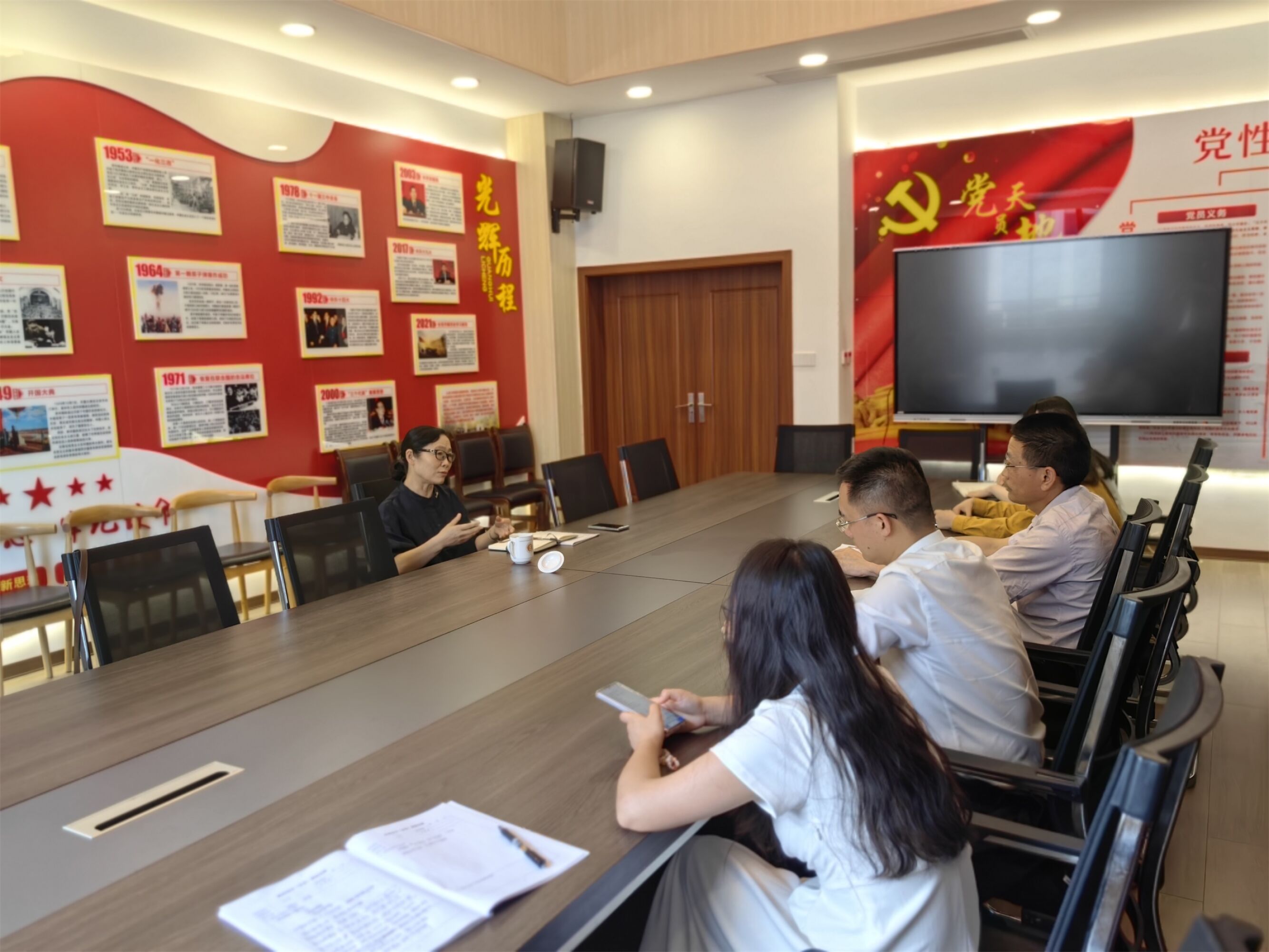 圖一 廖科長進(jìn)行指導(dǎo)