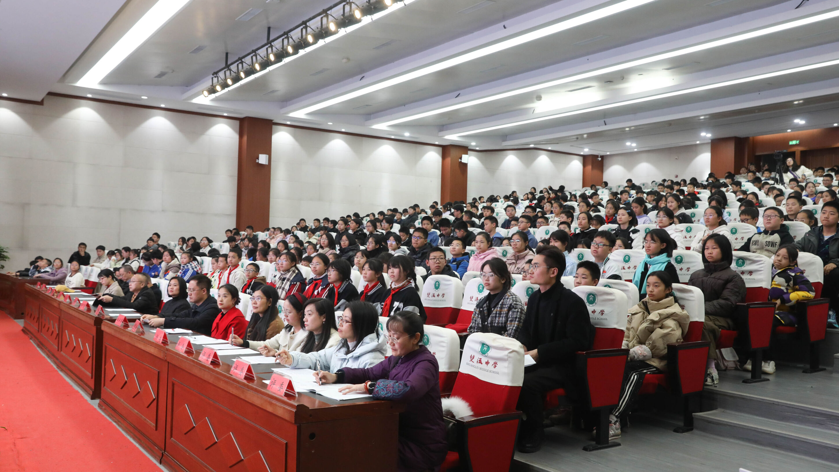 圖2 嘉賓評(píng)委