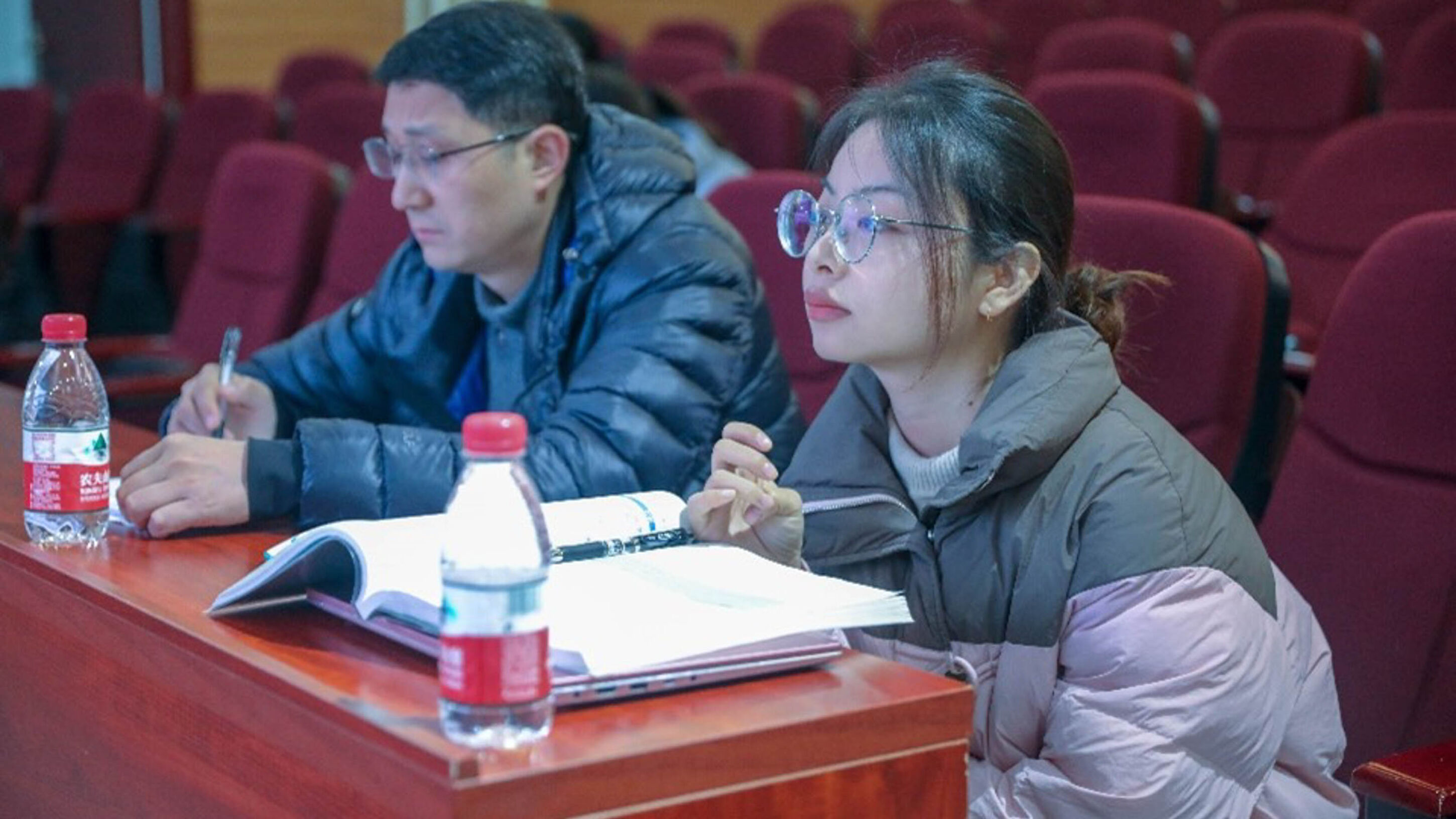 圖6 認(rèn)真觀課的老師們