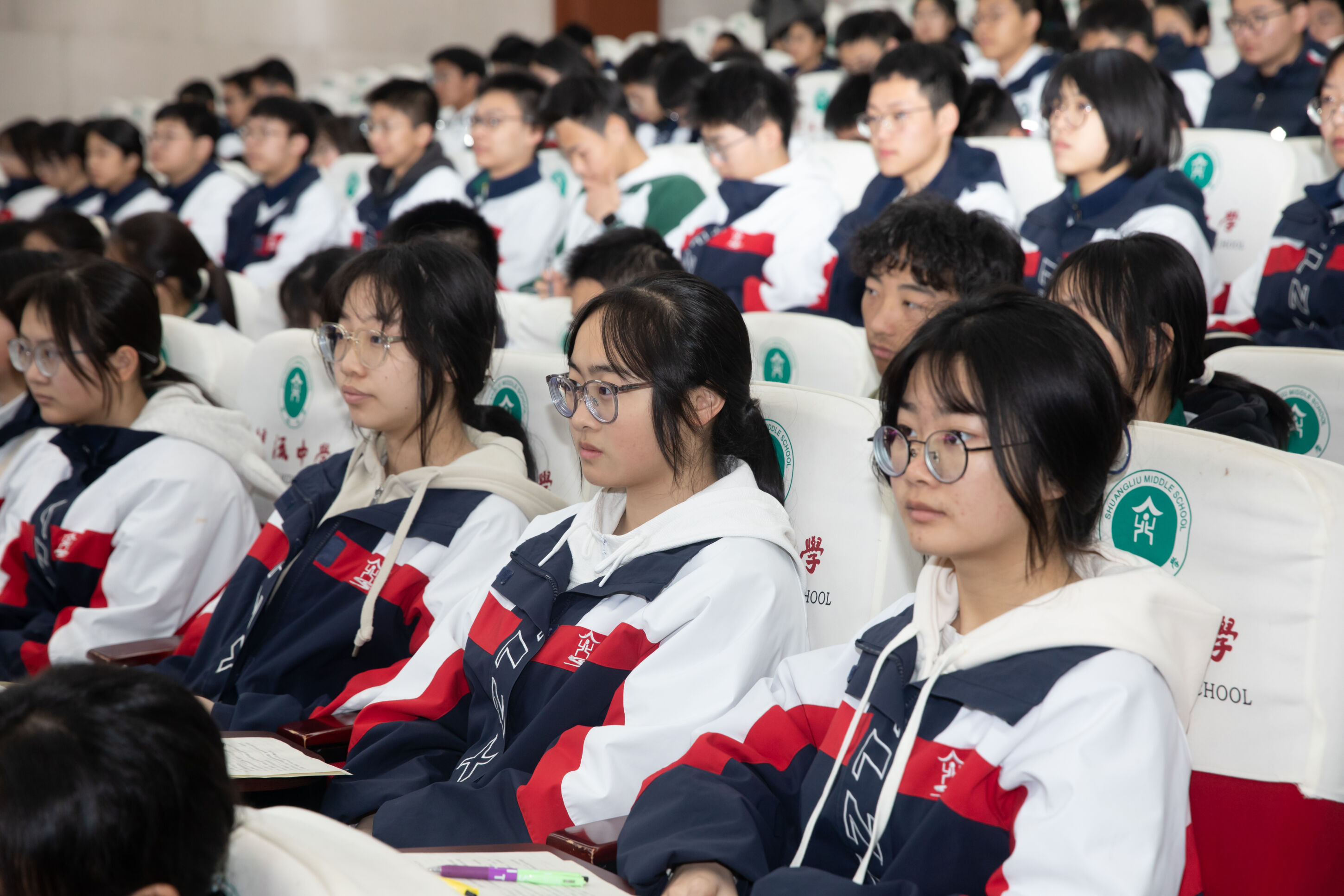 圖3 同學(xué)們認真聆聽