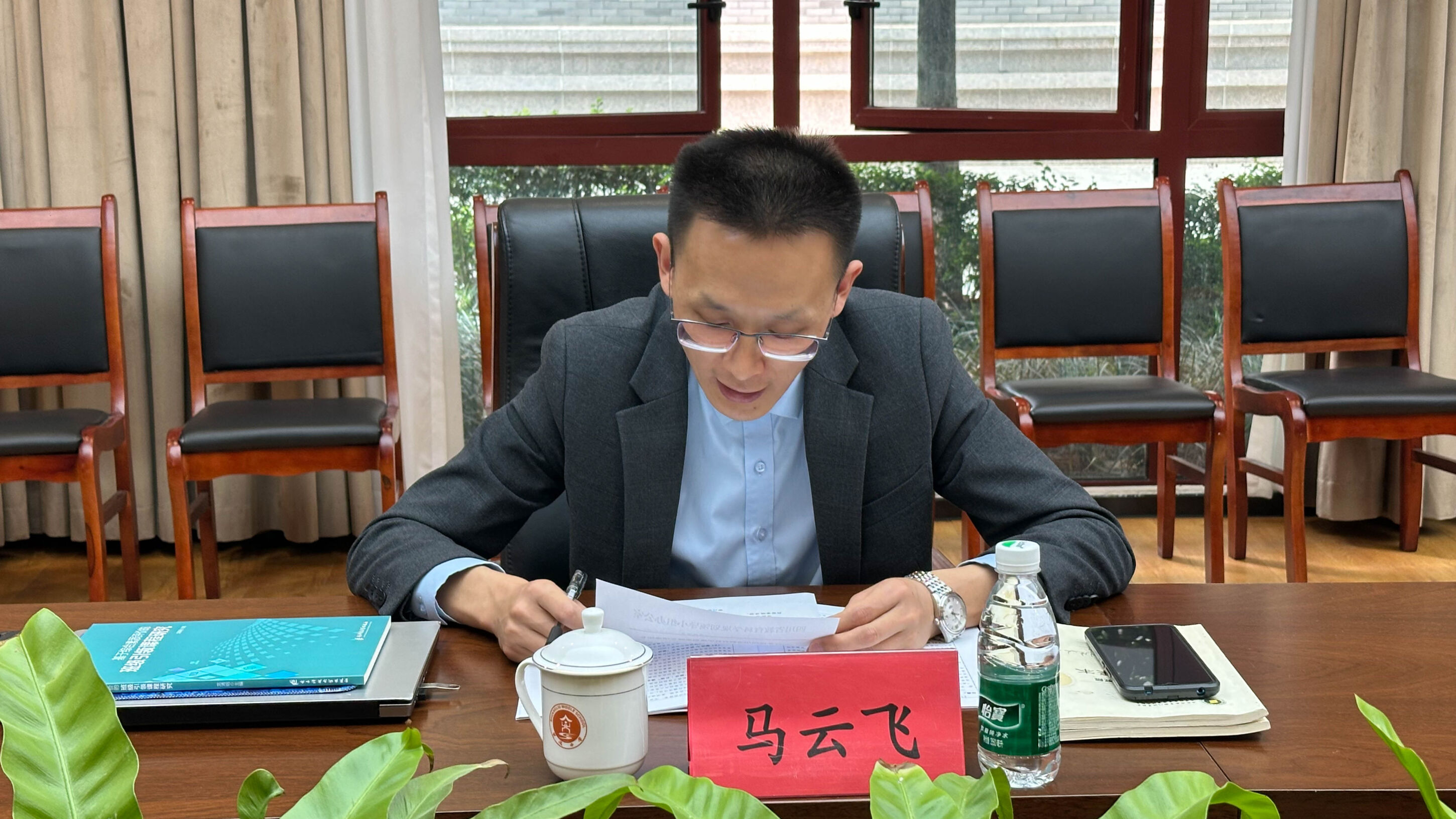 圖3 省教科院教研員馬云飛宣讀課題立項通知