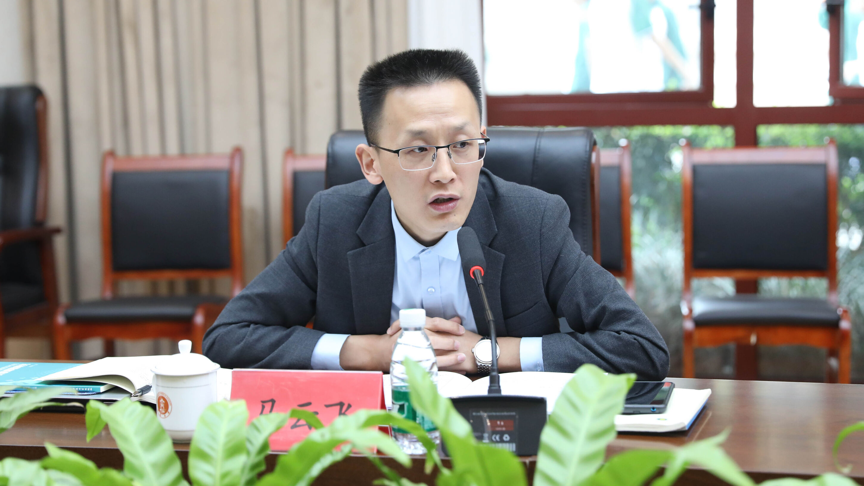 圖5 馬云飛主任進(jìn)行課題指導(dǎo)