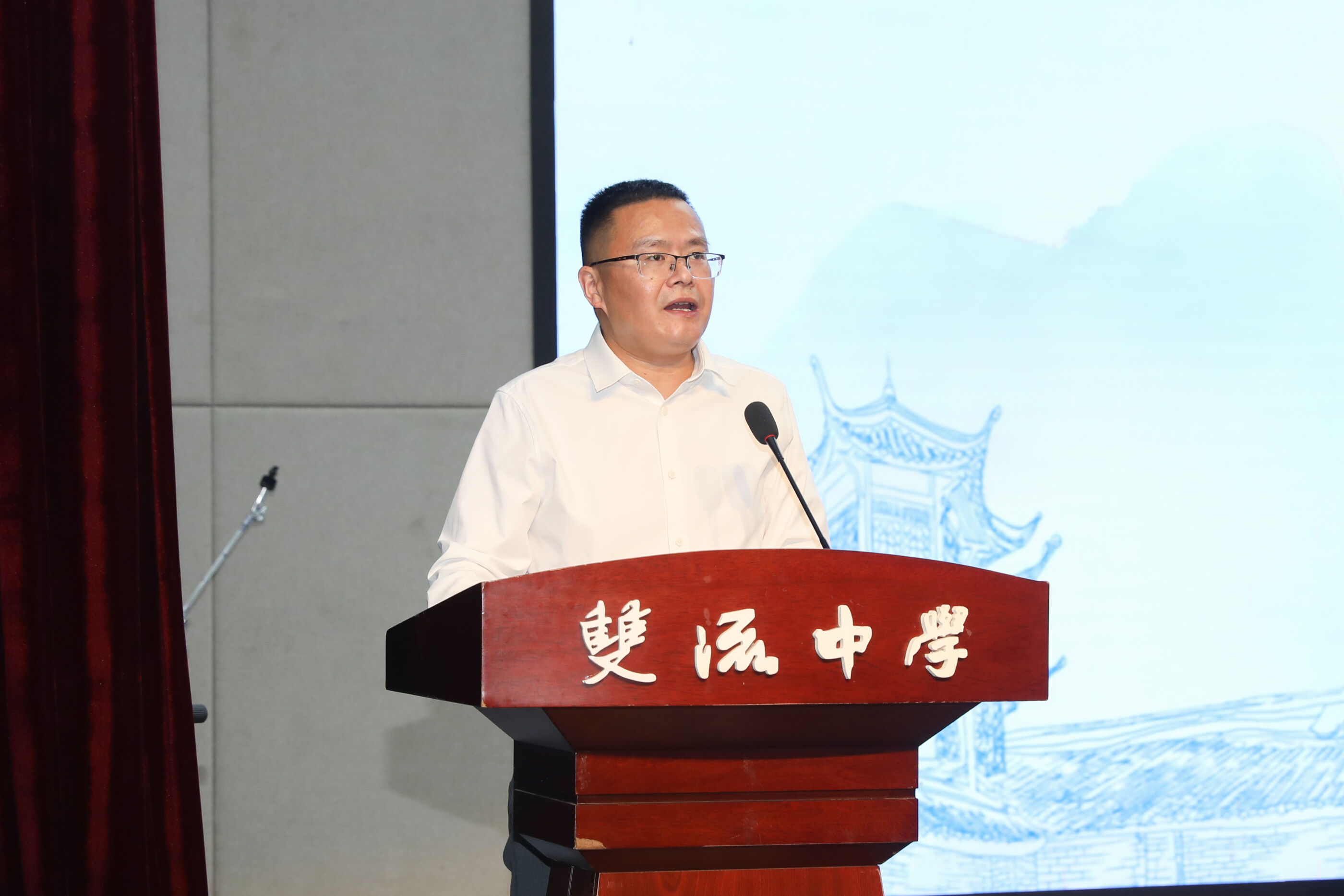 四川省雙流中學(xué)黨委書記黃超致辭