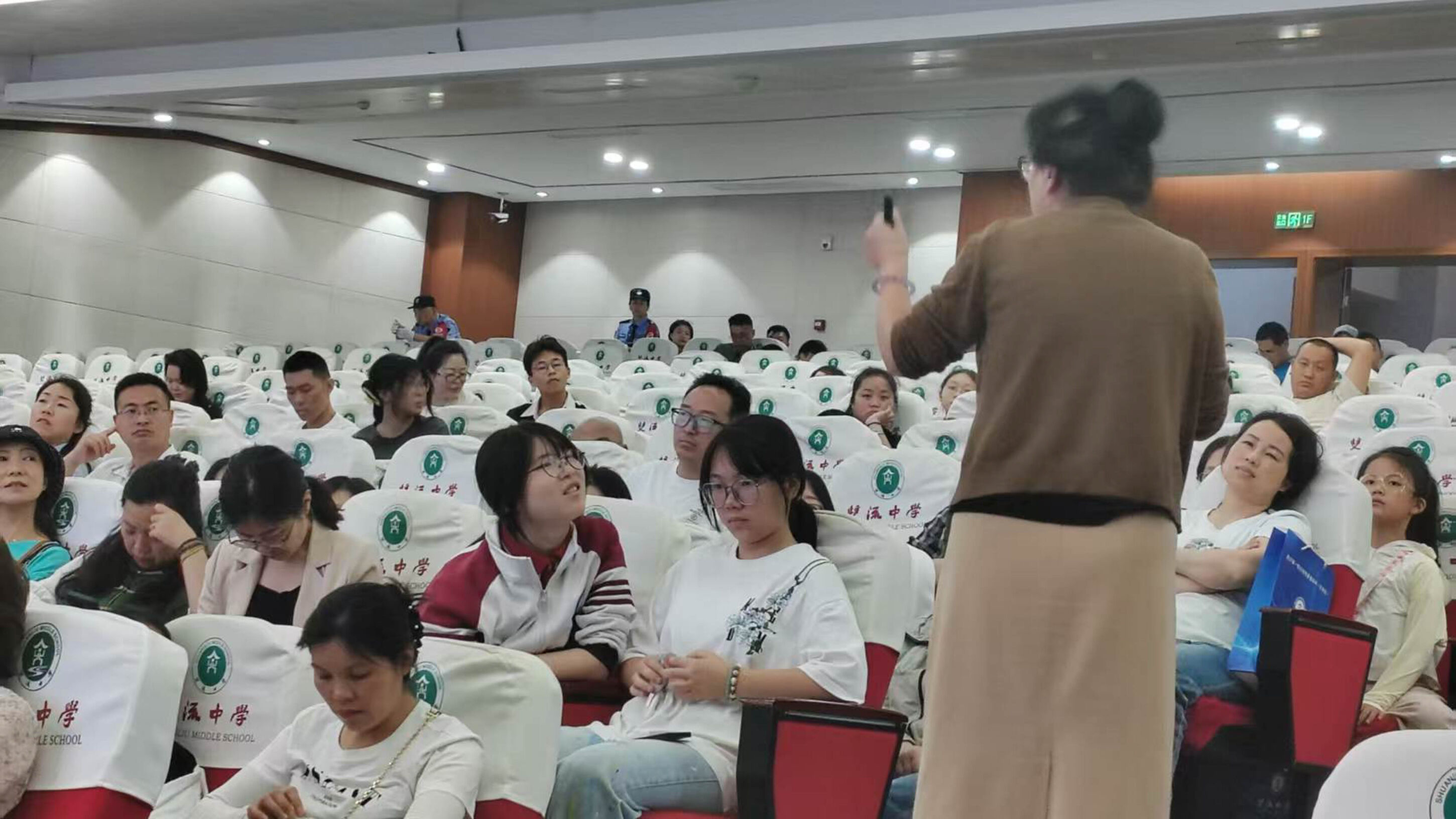 圖3 講座現(xiàn)場