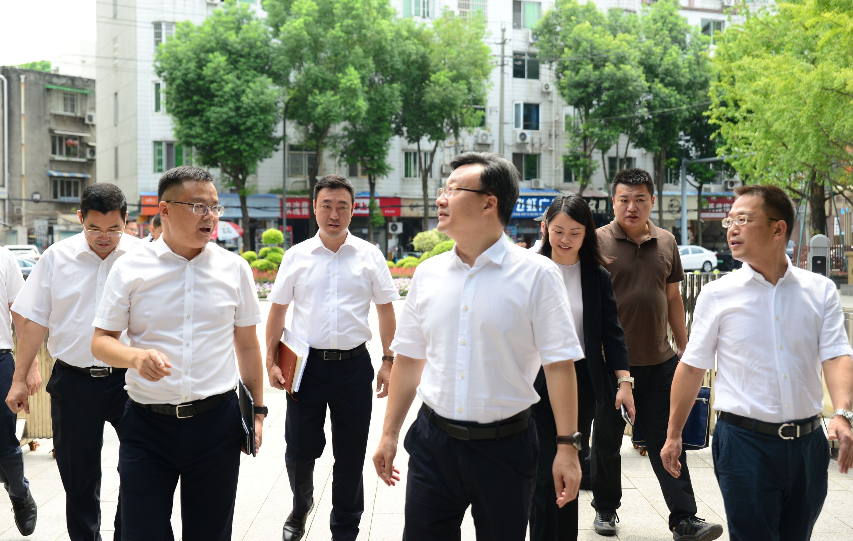 圖1省教育廳馮永剛副廳長一行視察工作