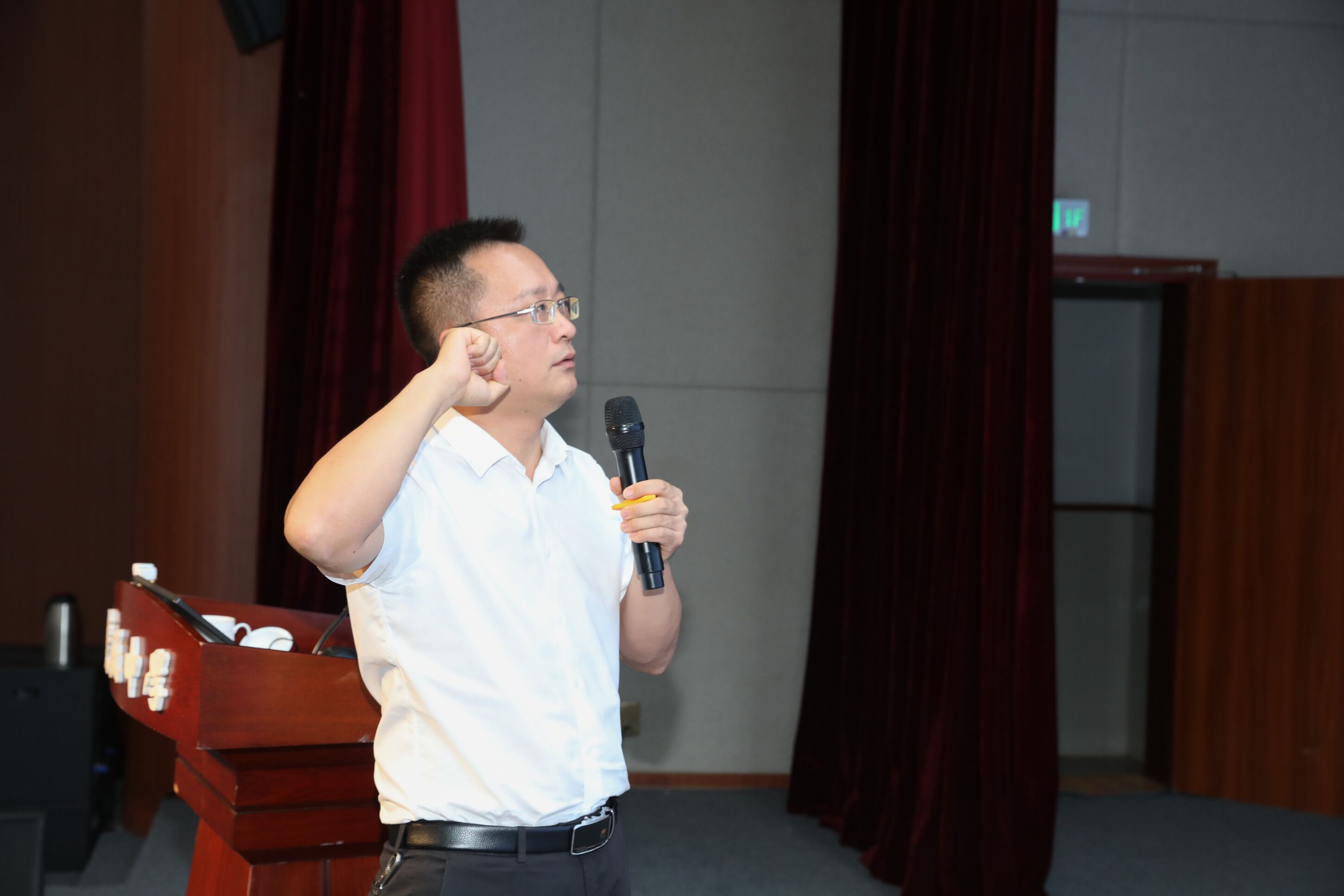 圖5 杜江濤副校長宣誓