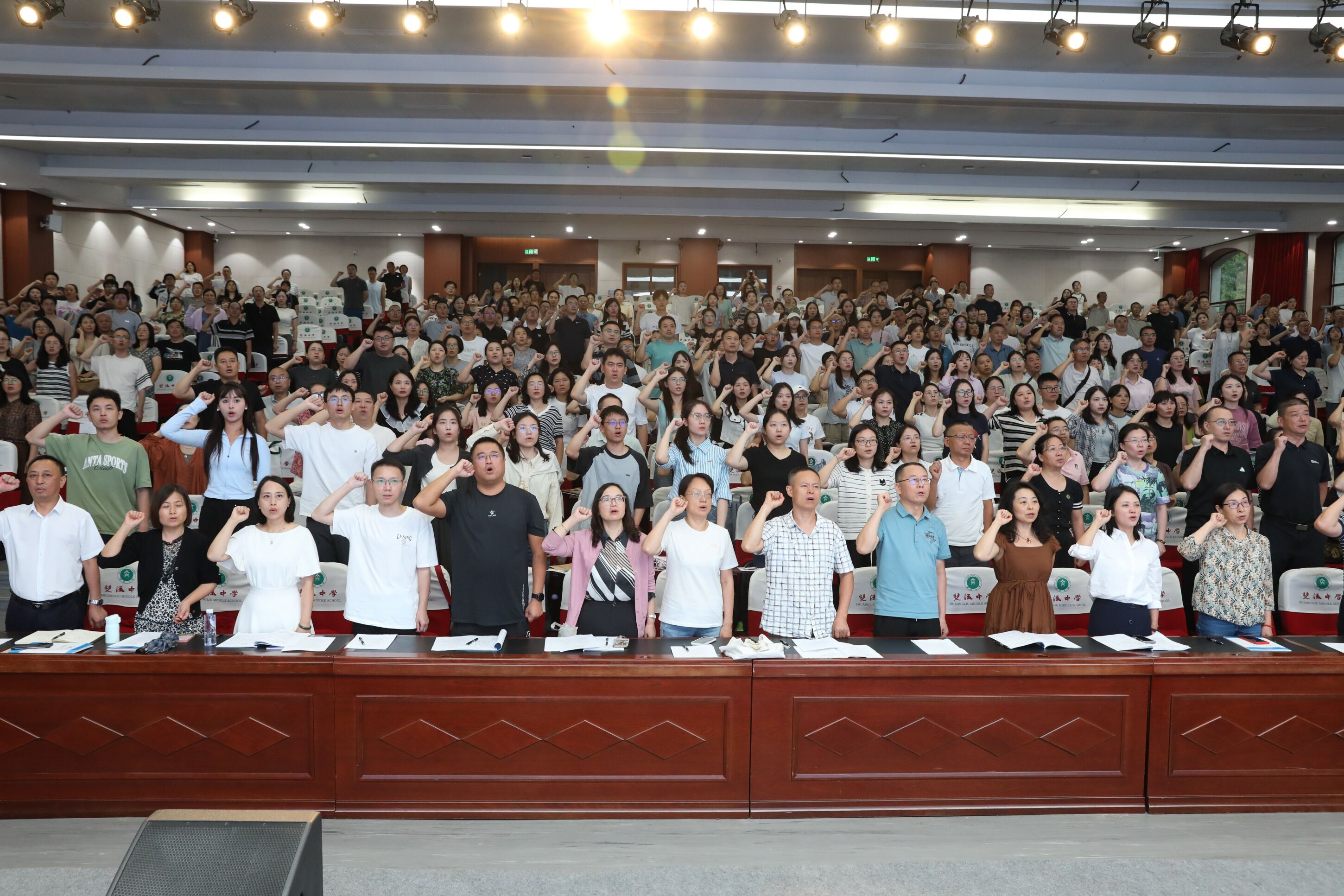 圖6 全體教師宣誓