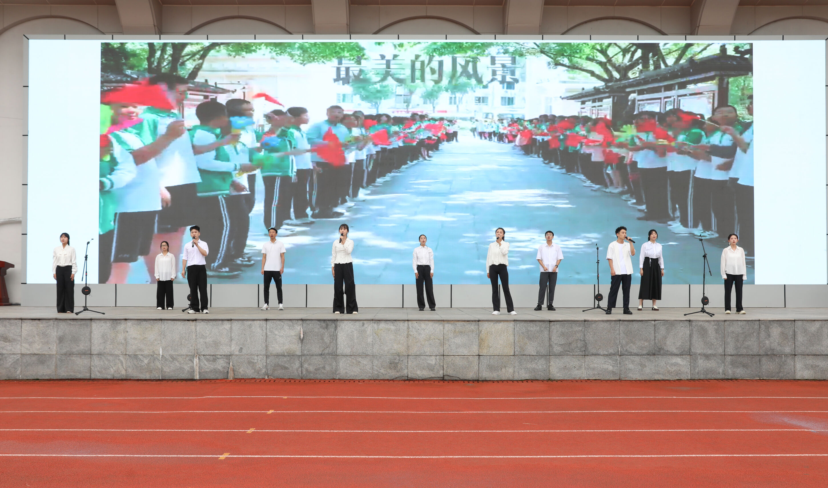 圖片15 新教師演唱《我們都是追夢人》