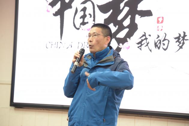 黨總支副書(shū)記向發(fā)友總結(jié)