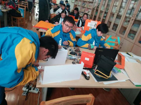 同學(xué)們比賽現(xiàn)場